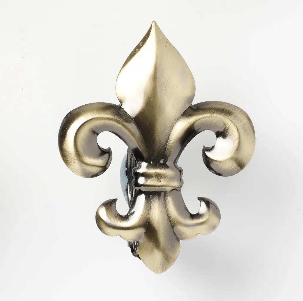 6 pinzas flor de lys en color latón envejecido