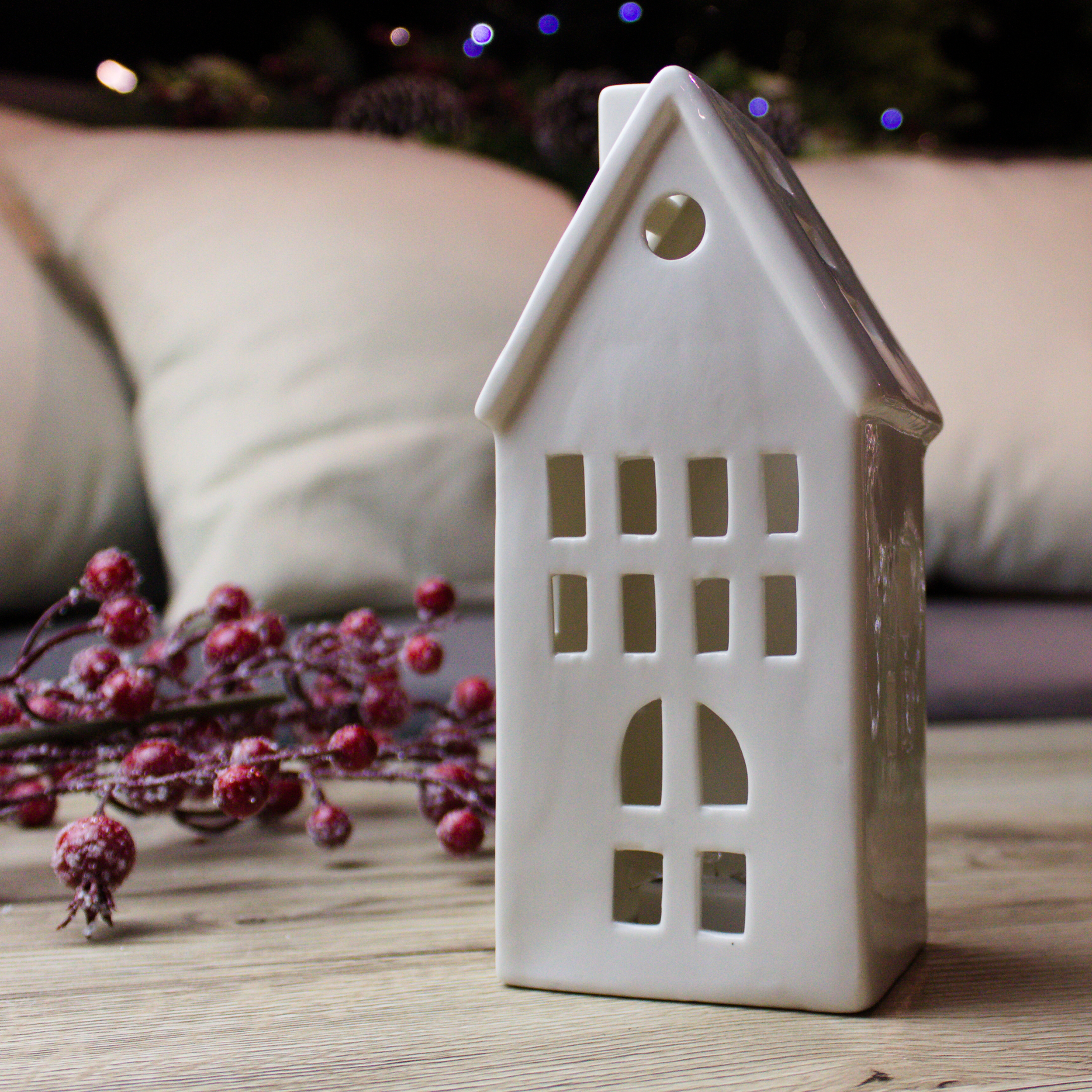 Domek ceramiczny 17cm LED biały - 4