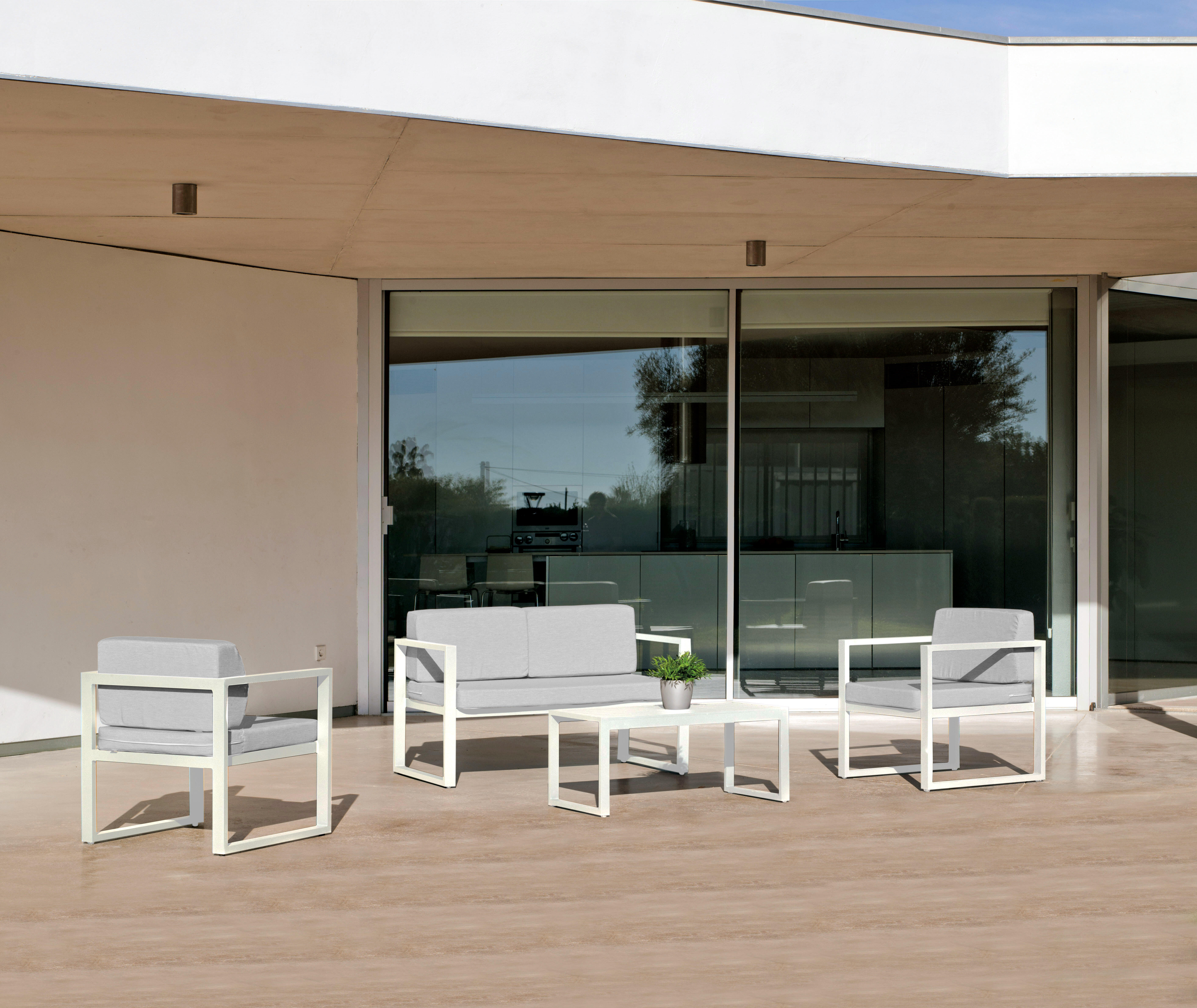 Conjunto de jardín mustang blanco de 4 plazas