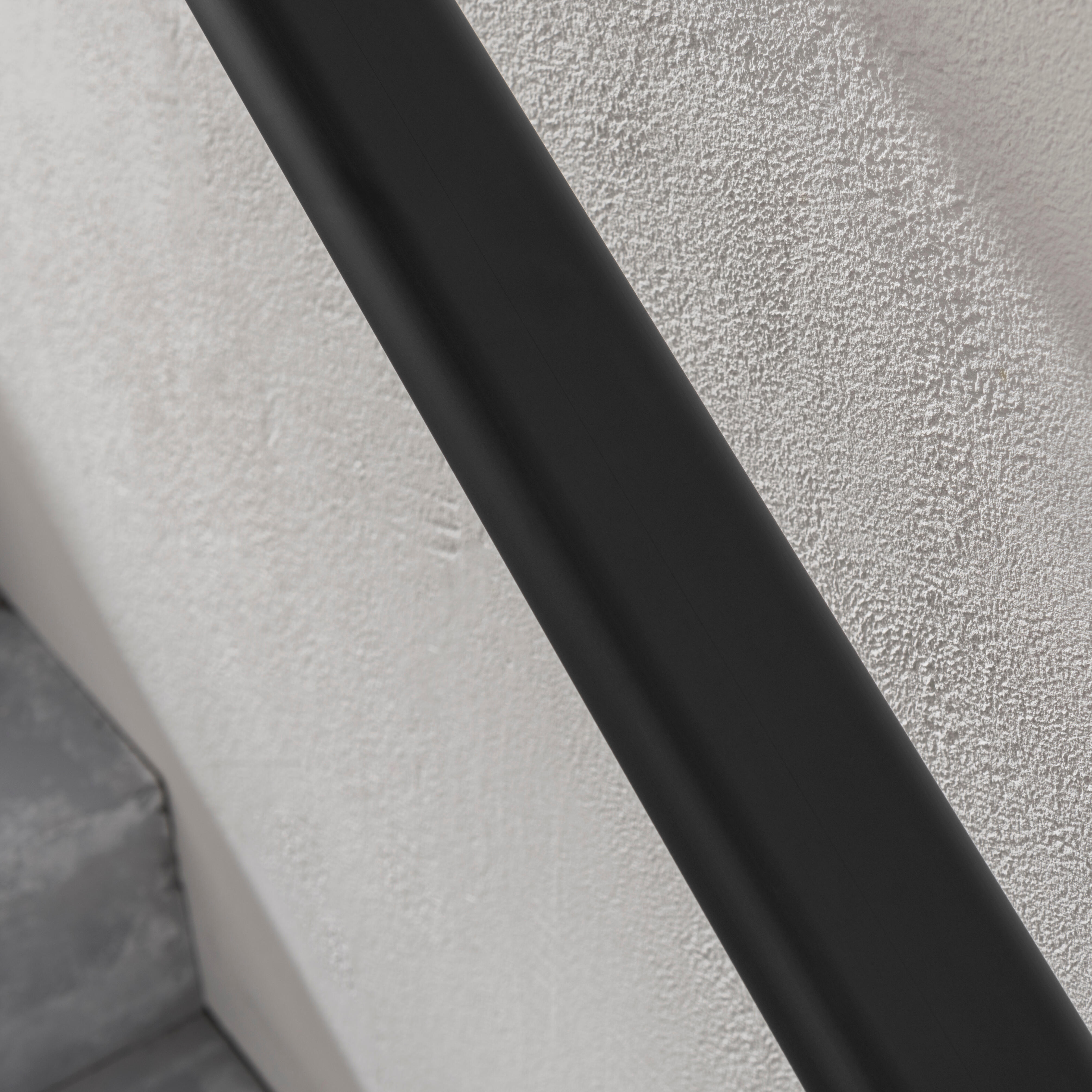 Kit pasamanos de aluminio en color negro mate ovalada de 2M soportes incluidos - 4