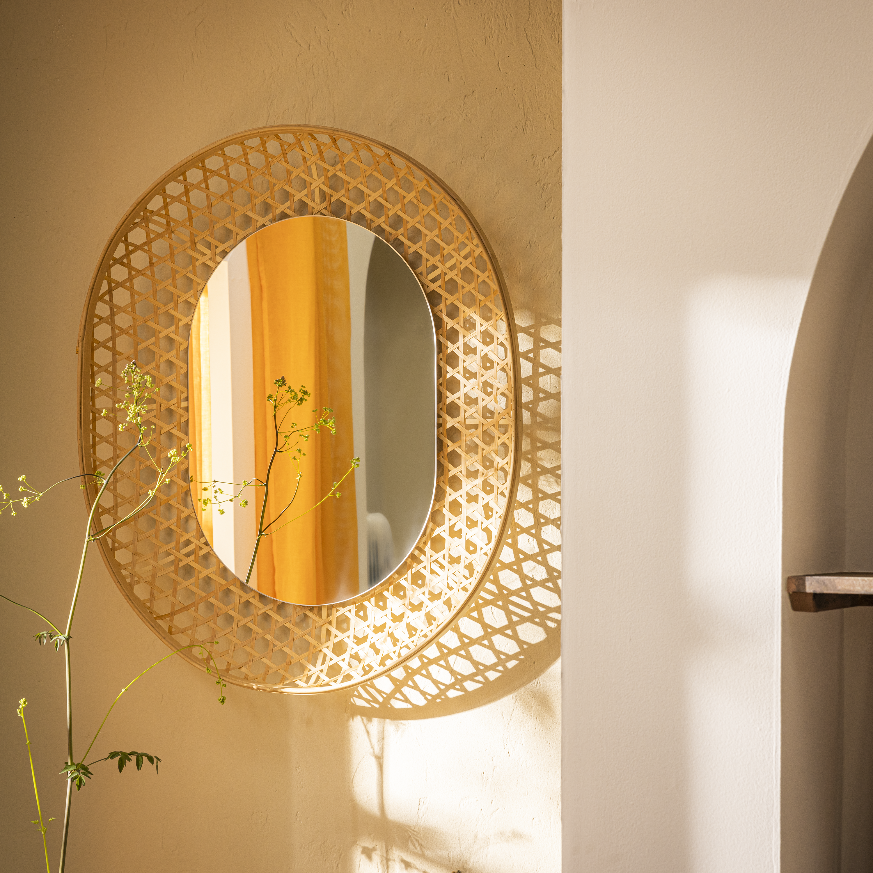 Miroir ovale bambou naturel Palmeira INSPIRE, l.65 x H.78 cm - 2