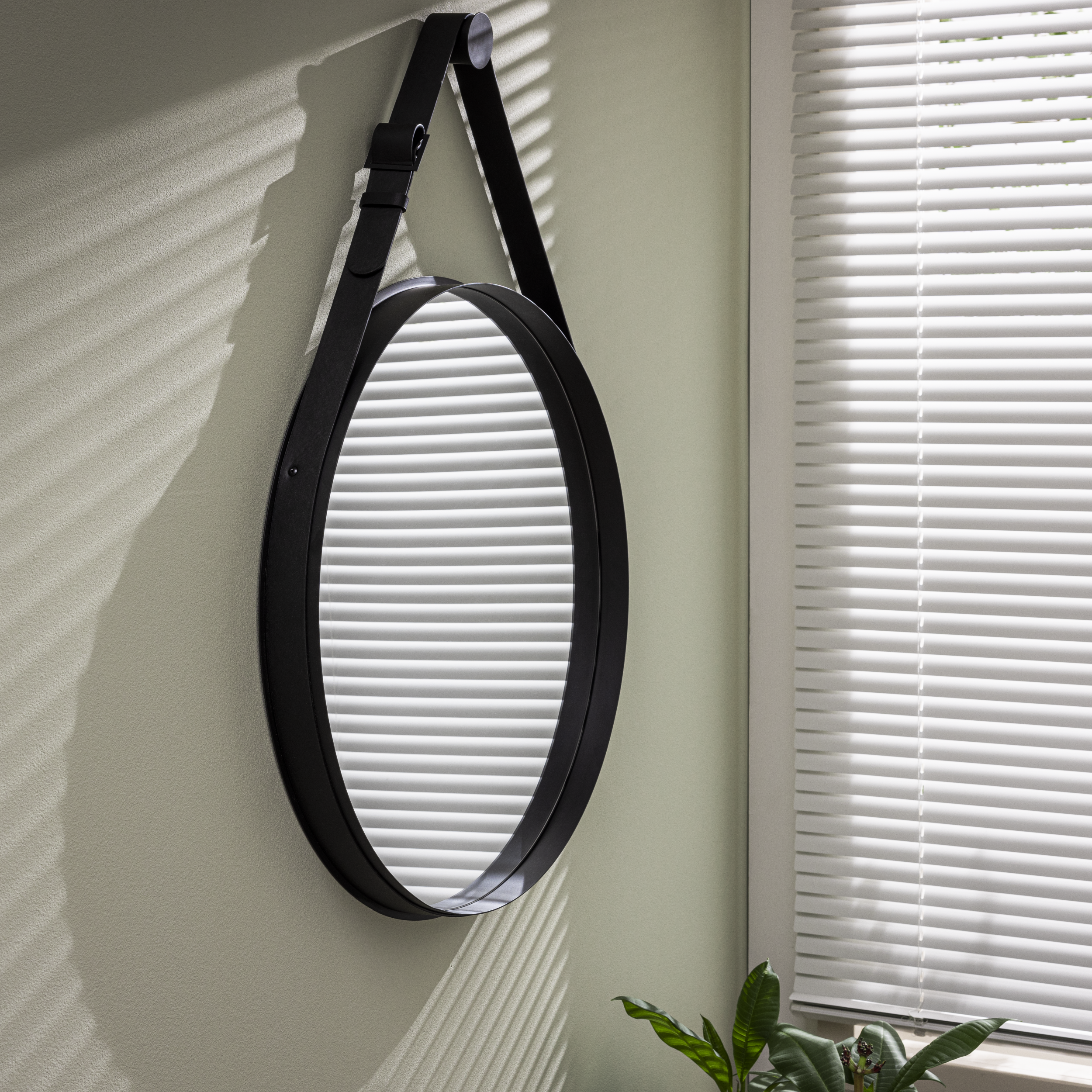 Lustro okrągłe Barbier czarne na pasku śr. 57 cm z uchwytem Inspire - 17