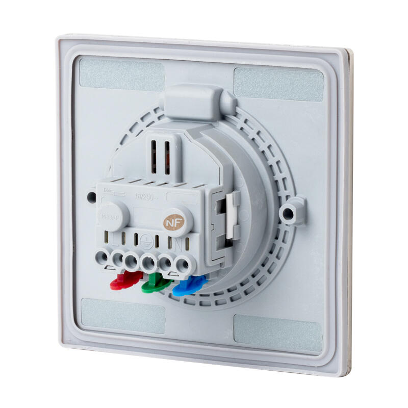 Prise au sol étanche, Epure - 4