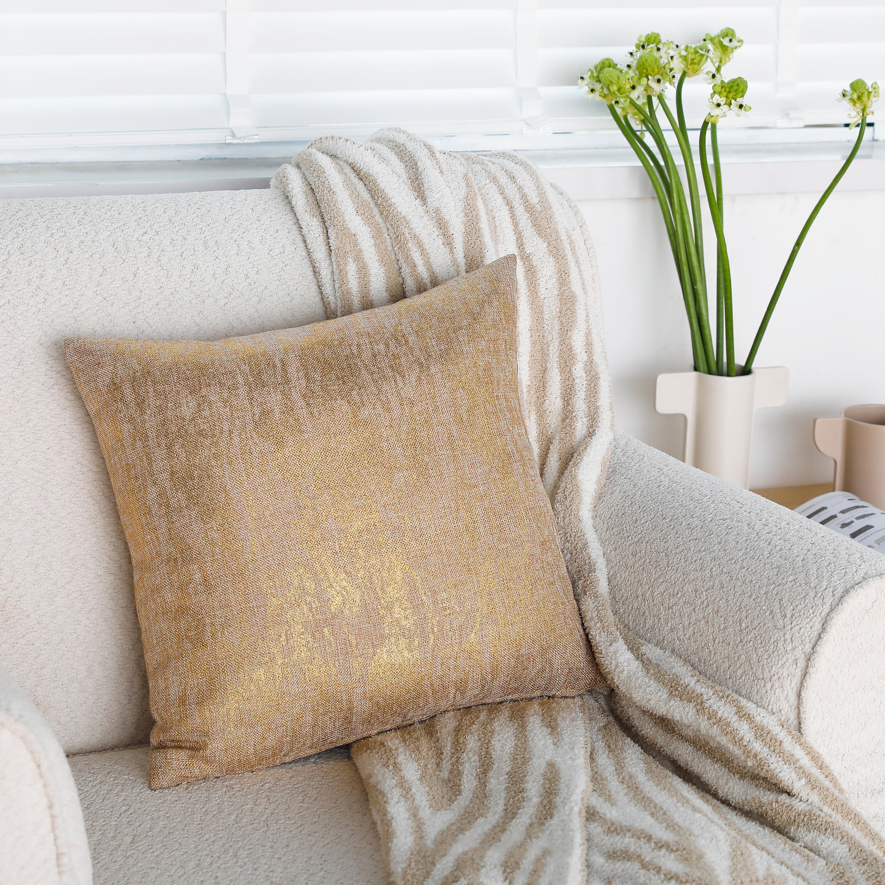 Poduszka Marble złota 45 x 45 cm Inspire - 10