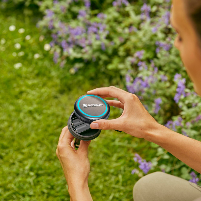 Indicateur du niveau de batterie sur la sonde d'humidité GARDENA pour programmation d'arrosage