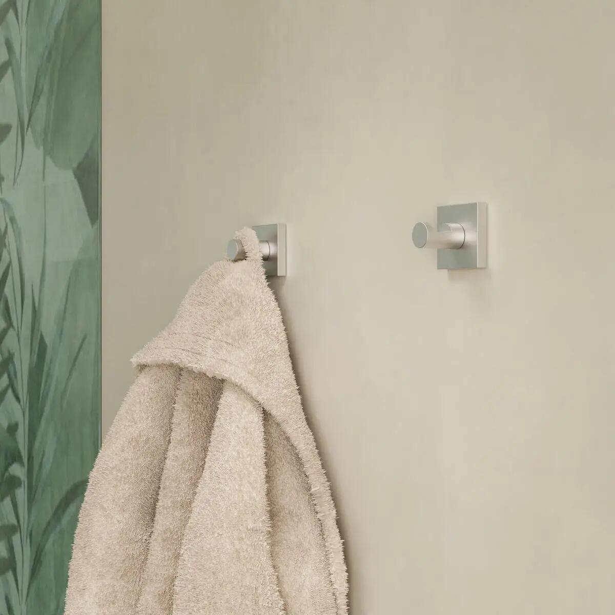 Supporto a parete  METAFORM Hotel Maison con doppio fissaggio in zama argento satinato L 5 x H 5 cm - 2