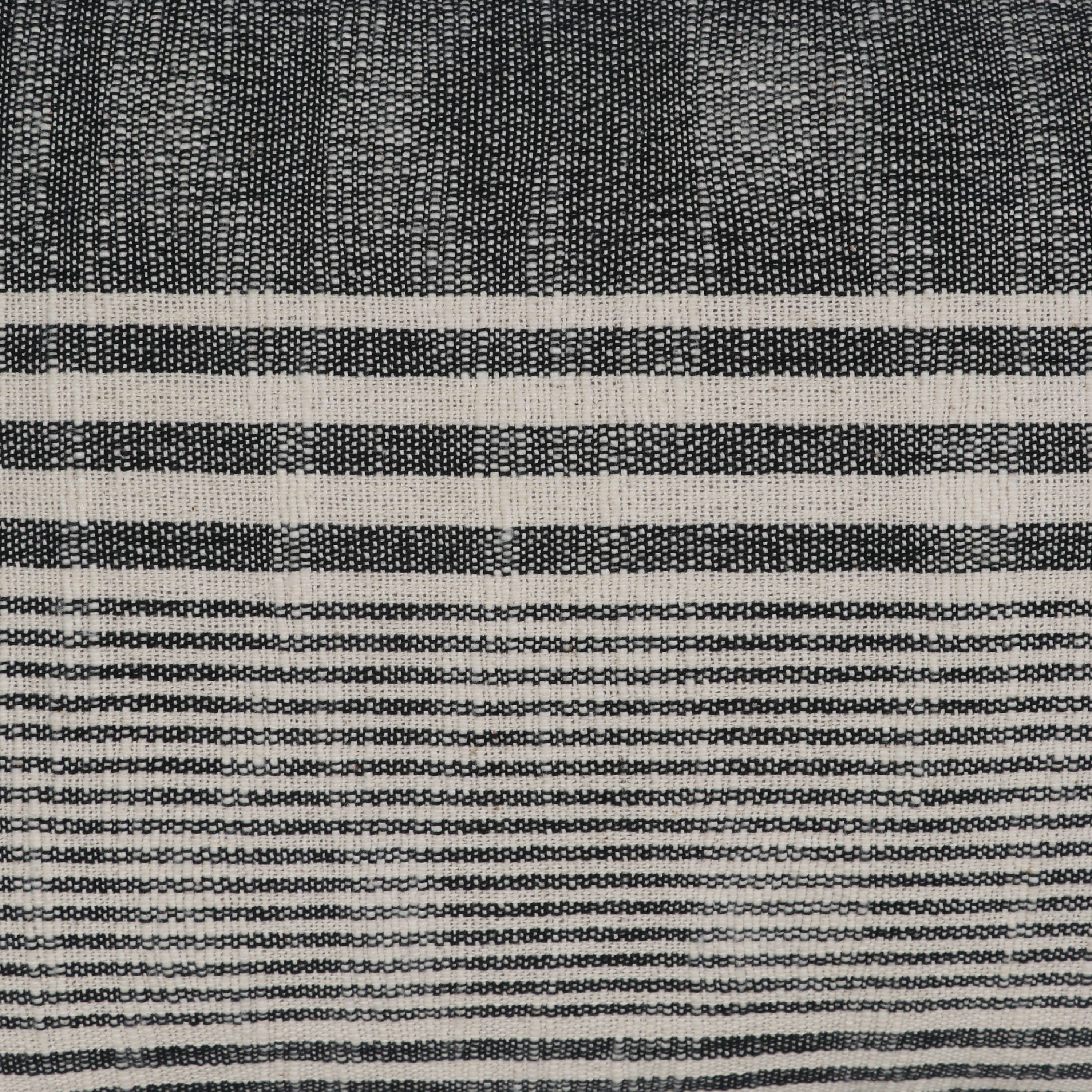 Cojín decorativo rectangular Yuri Paris rayas algodón negro y gris overlock y cosido INSPIRE 40x60cm - 5
