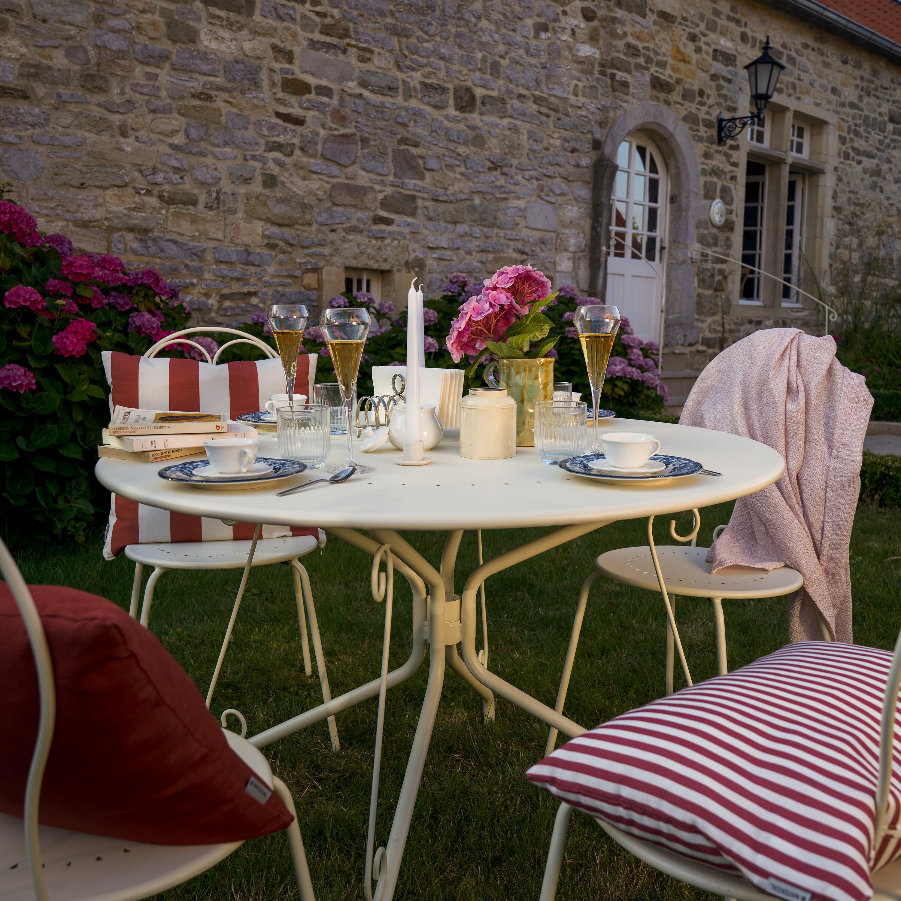 Mesa para jardim redonda 110 cm creme Naterial Romeo - 4