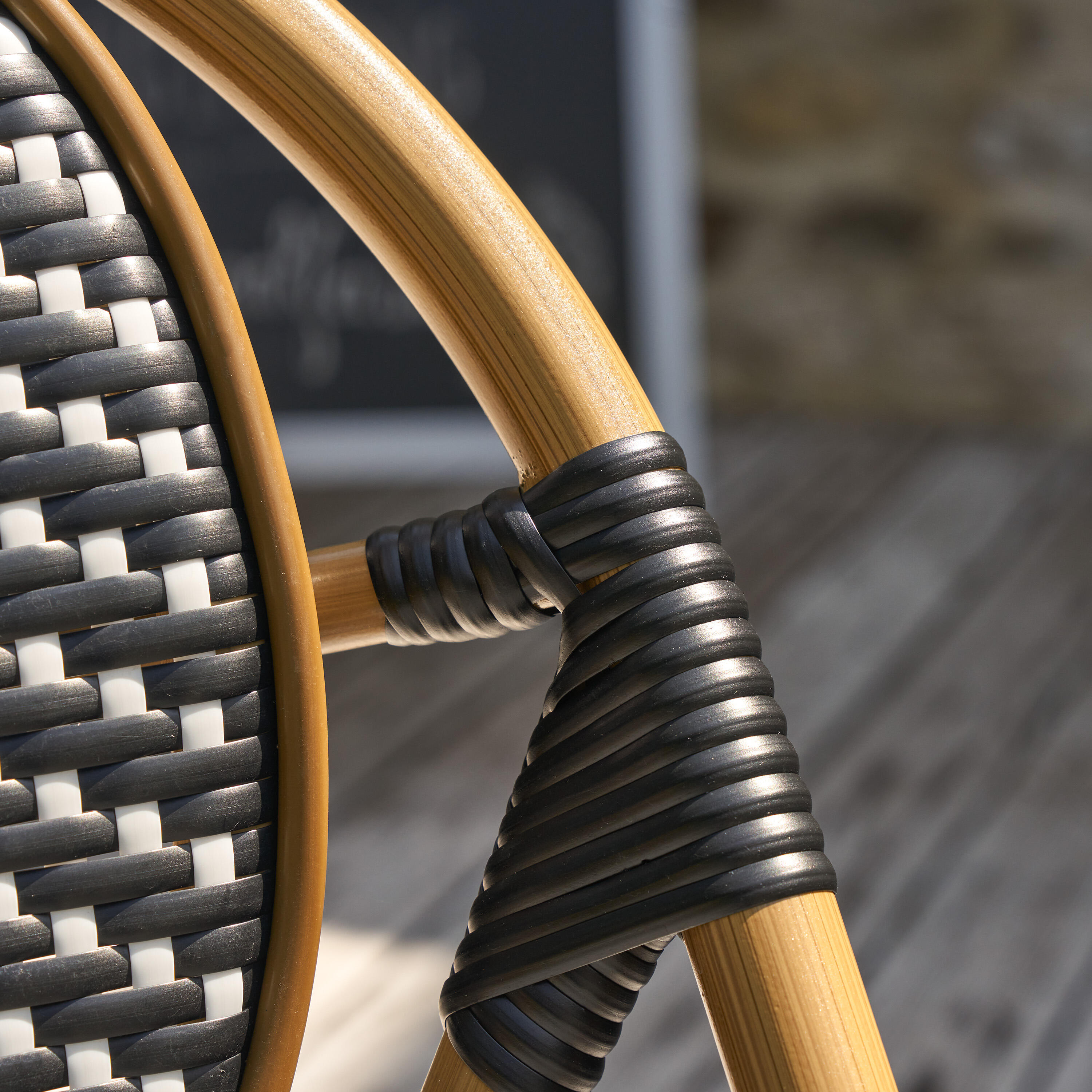 Mesa para jardim redonda 60 cm preto Naterial Paris - 14