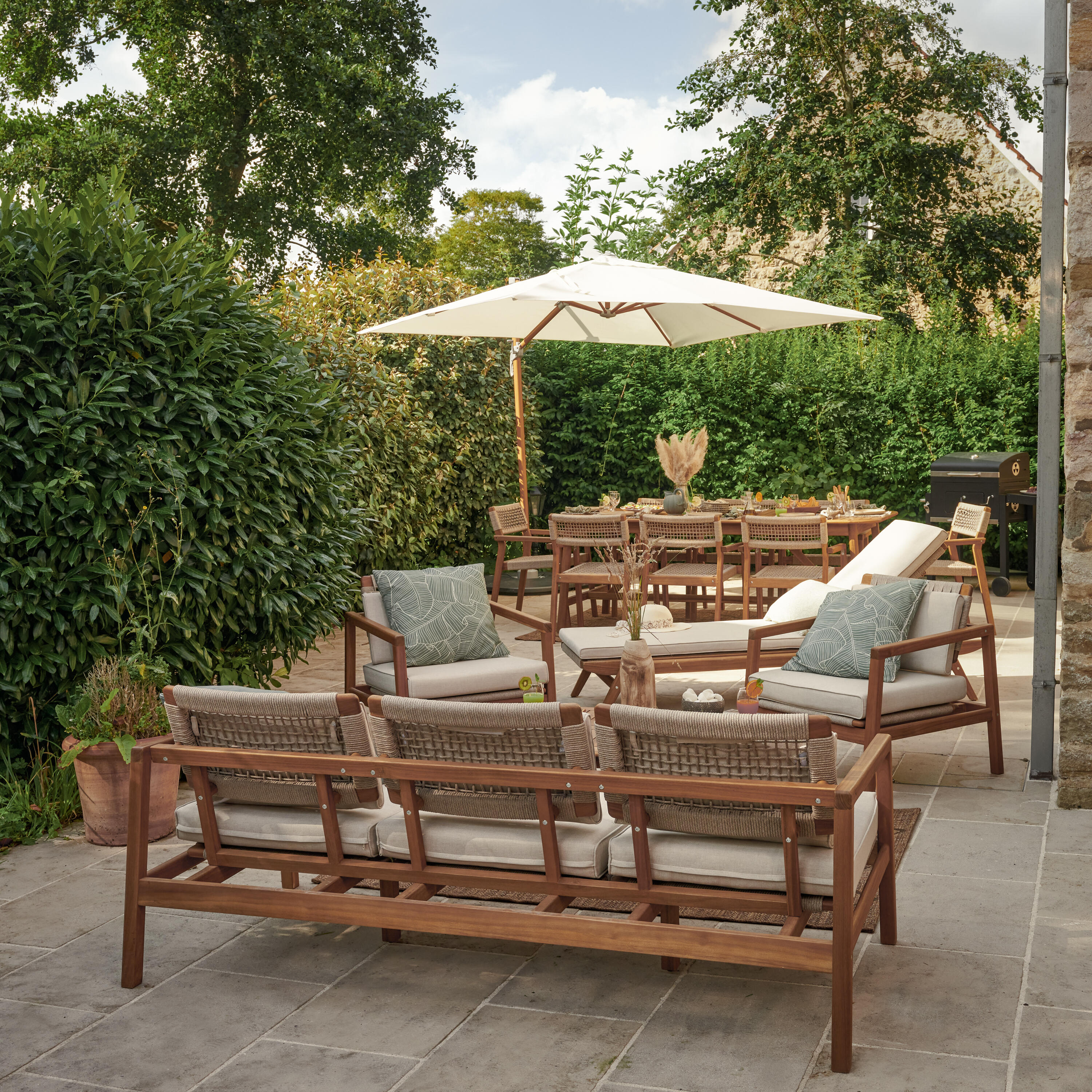 Divano da giardino con cuscino beige e braccioli Oasis NATERIAL da 3 posti, struttura in acacia marrone seduta in poliestere marrone, L 182 x H 74 x P 80 cm - 8