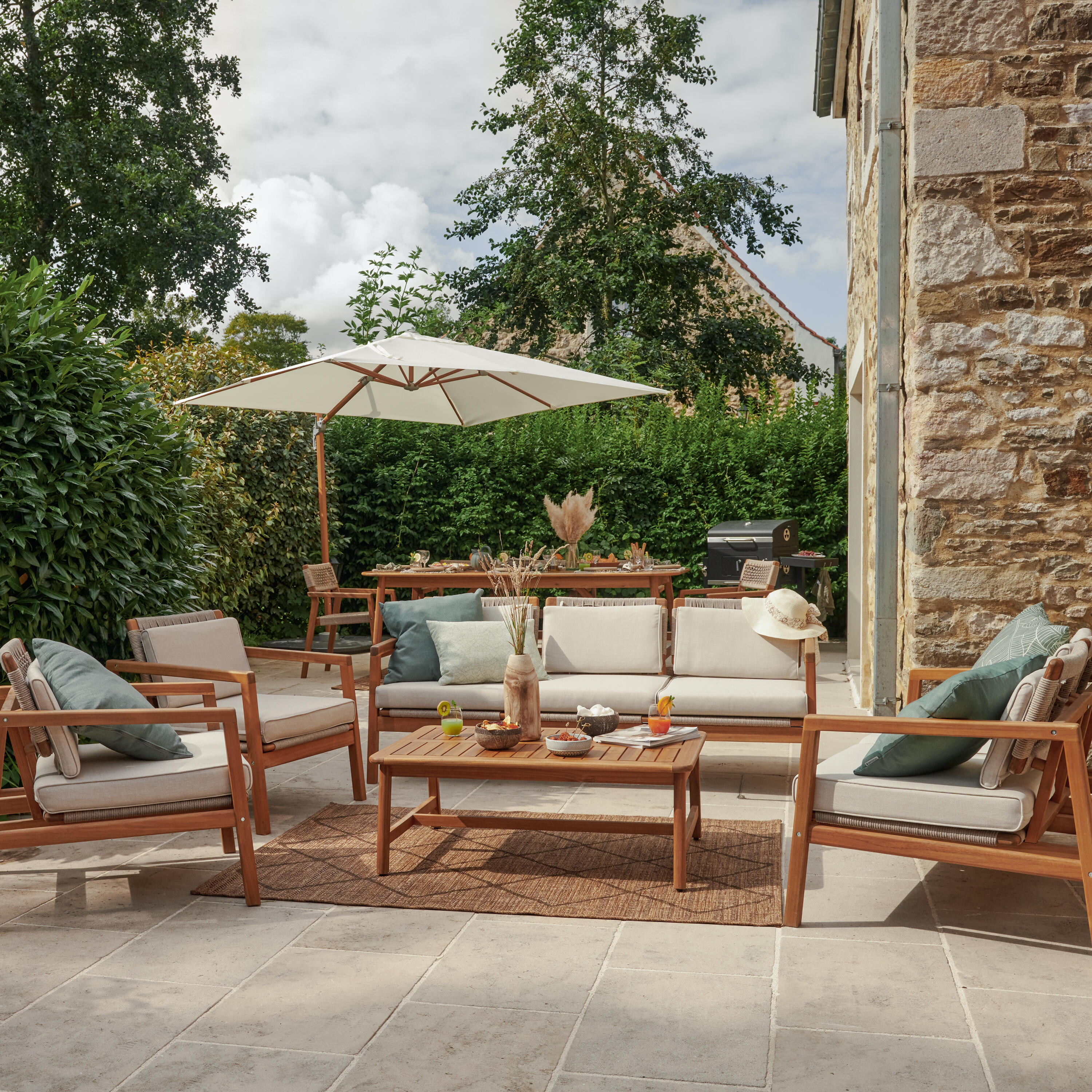 Divano da giardino con cuscino beige e braccioli Oasis NATERIAL da 3 posti, struttura in acacia marrone seduta in poliestere marrone, L 182 x H 74 x P 80 cm - 7