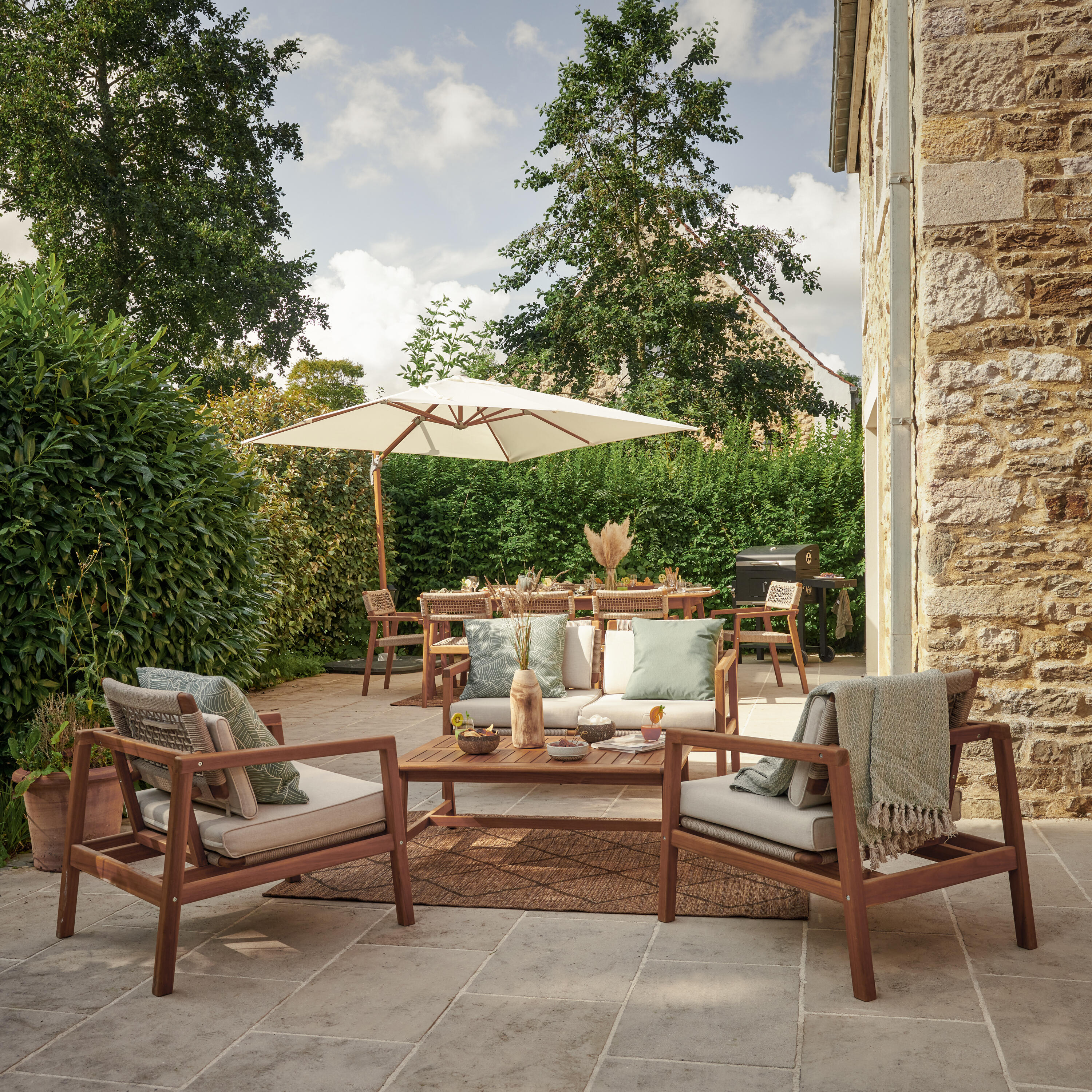 Poltrona da giardino con cuscino beige e braccioli Oasis NATERIAL da 2 posti, struttura in acacia marrone seduta in acacia marrone, L 66 x H 74 x P 80 cm, set da 2 pezzi - 21