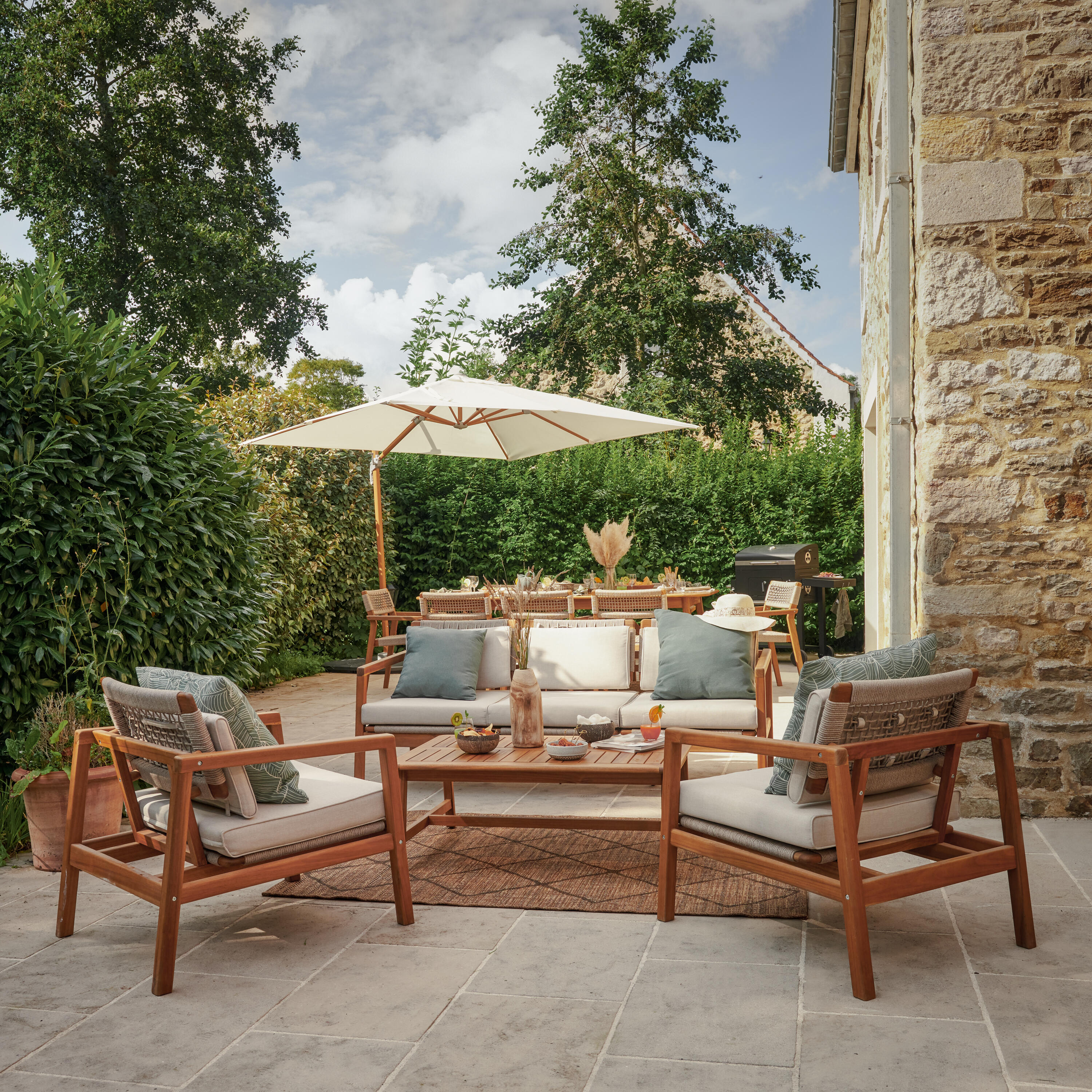 Divano da giardino con cuscino beige e braccioli Oasis NATERIAL da 3 posti, struttura in acacia marrone seduta in poliestere marrone, L 182 x H 74 x P 80 cm - 6