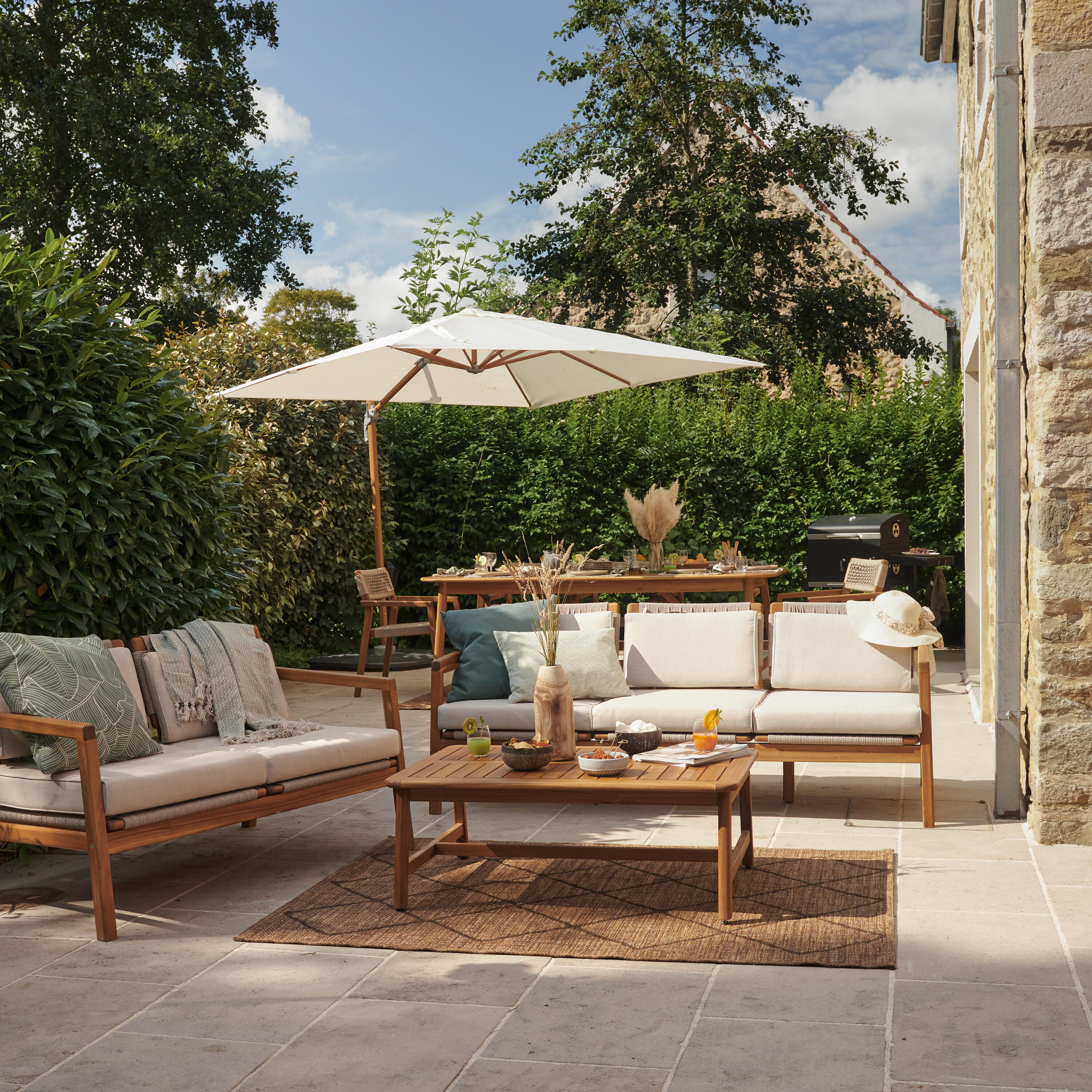 Divano da giardino con cuscino beige e braccioli Oasis NATERIAL da 3 posti, struttura in acacia marrone seduta in poliestere marrone, L 182 x H 74 x P 80 cm - 4