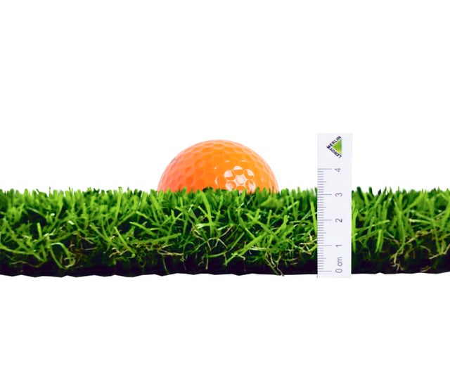 Rolo de relva artificial XAMANEK LAREDO 33MM 2X5M 27300 pontadas m2 e 6000 DTex