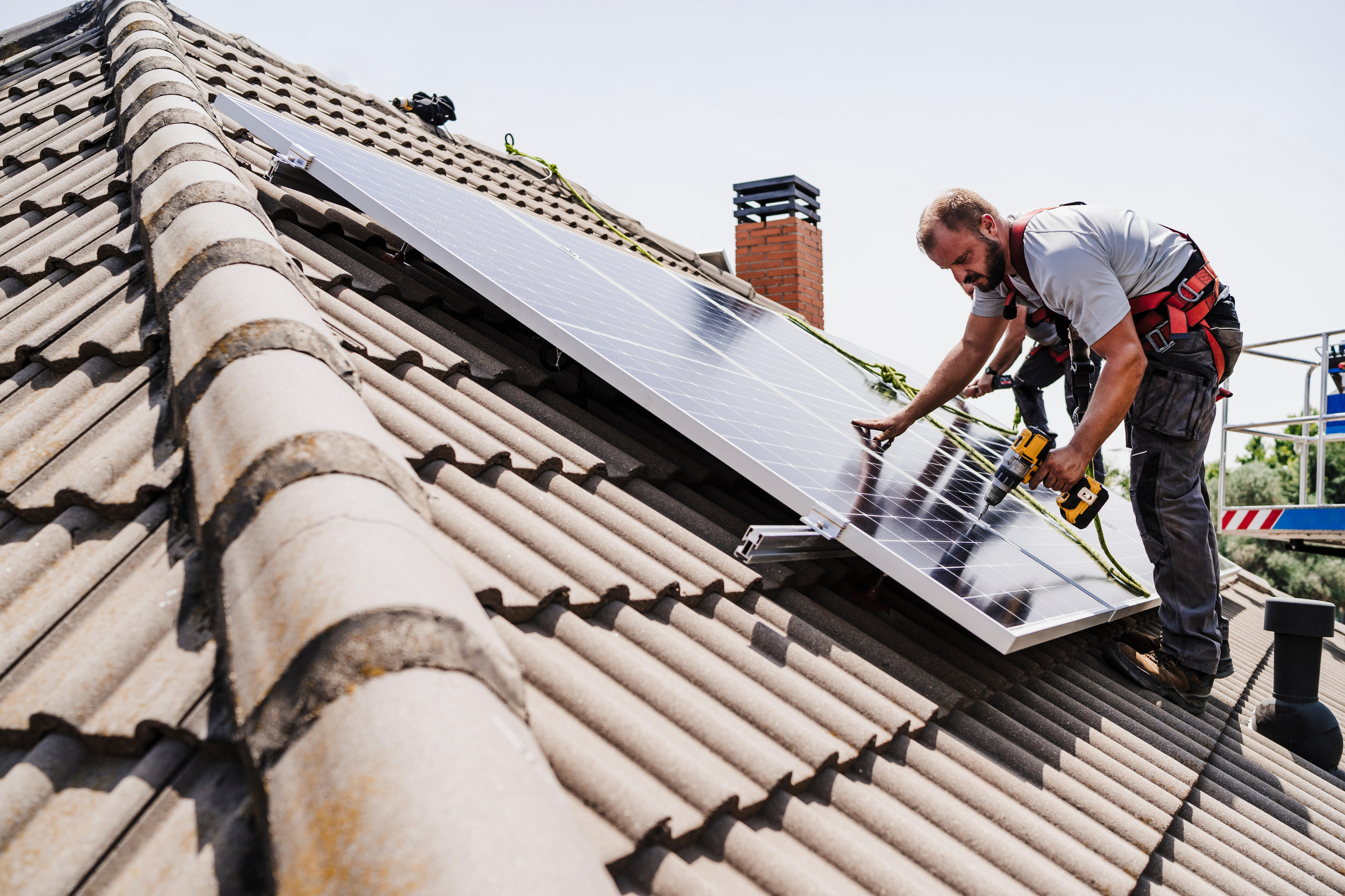 Installer Et Raccorder Des Panneaux Solaires | Leroy Merlin