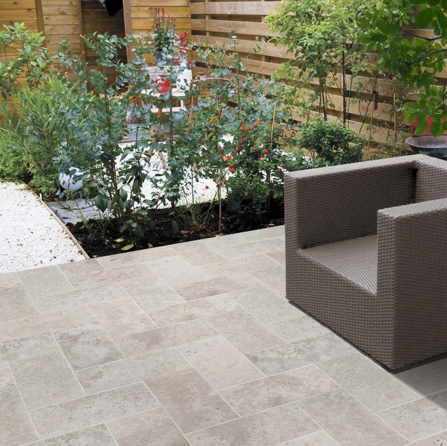 Piastrella da pavimento esterno in gres porcellanato 20.5 x 41.5 cm non rettificato beige satinato Terre Romane R11 traffico intenso (pei 4/5) Sp. 9 mm 1.02 mq
