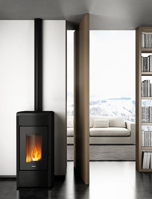 Estufa de pellet canalizable FREEPOINT Duke WiFi 14 kW negra