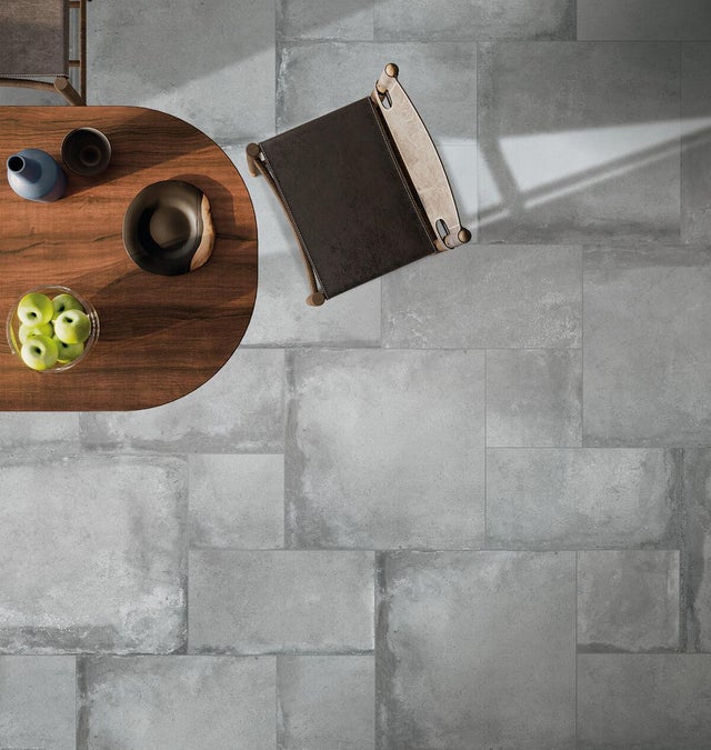 Piastrella da pavimento esterno in gres porcellanato 60 x 60 cm non rettificato smaltato grigio opaco Valdorcia R11 traffico intenso (pei 4/5) Sp. 9 mm 1.48 mq