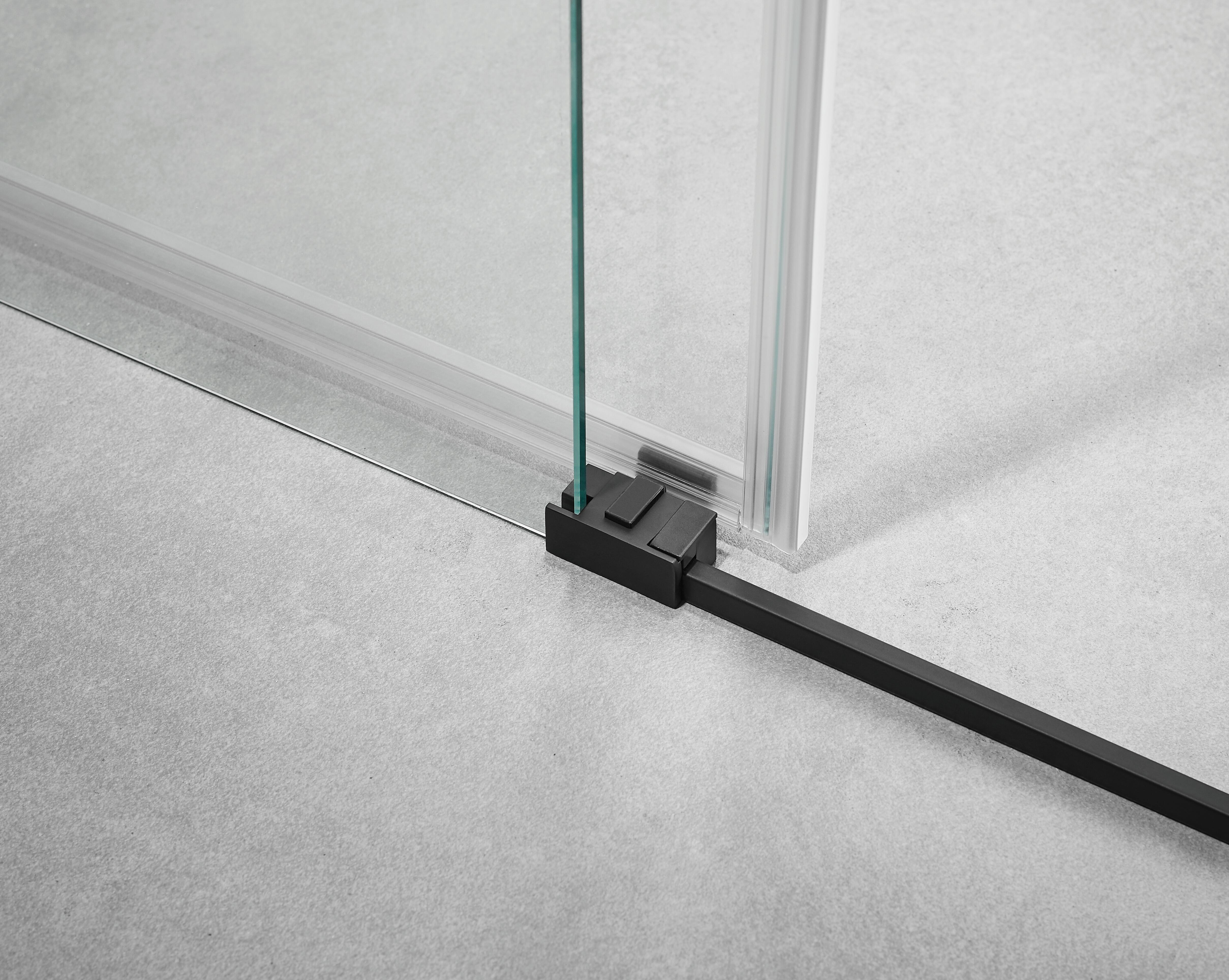 Mampara de ducha frontal 1 fijo + 1 puerta corredera transparente Noa perfil aluminio negro (160-165)x195 cm cierre de sobreponer marca GME - 4