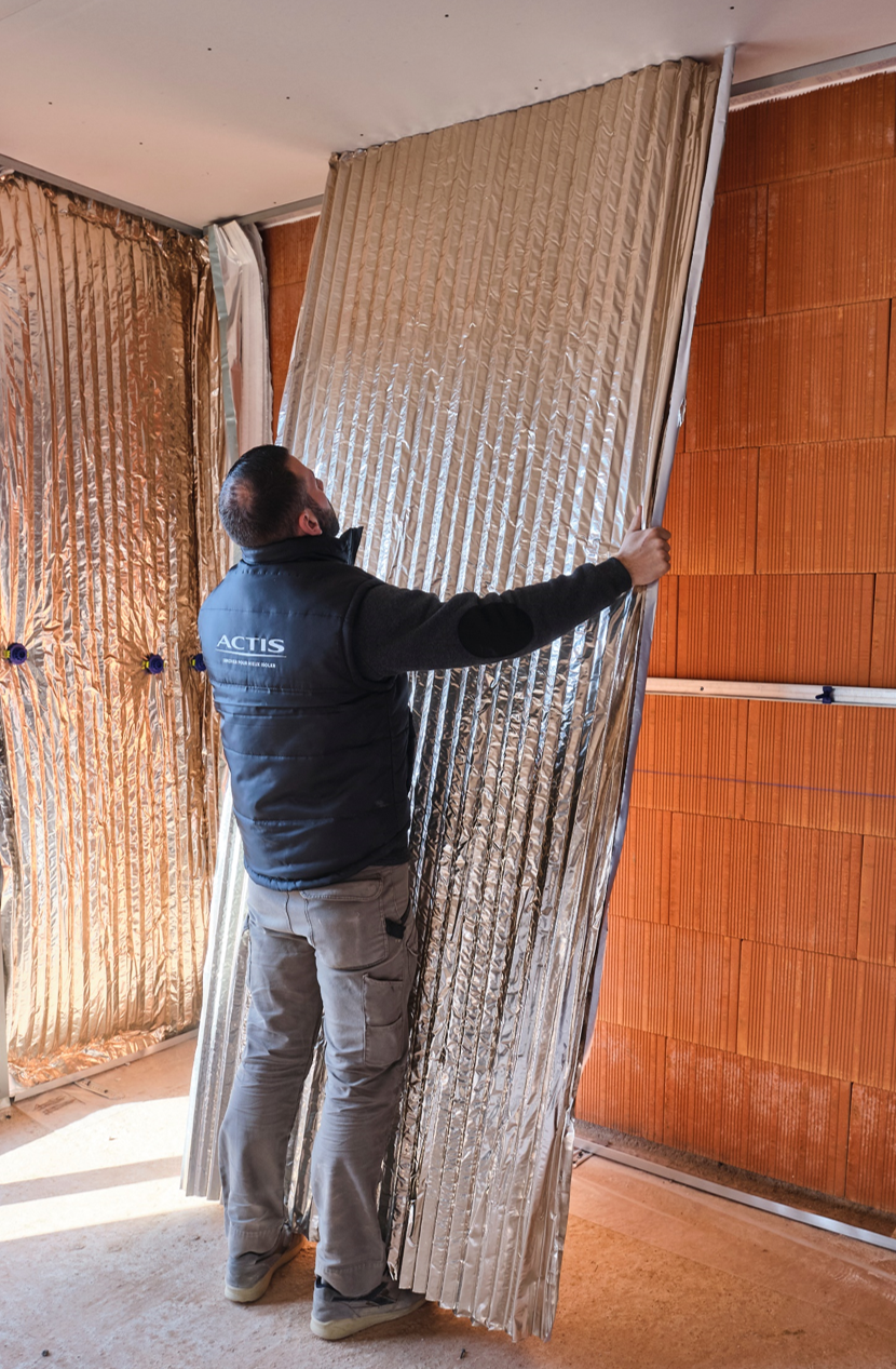 4 panneaux isolant réflecteur alvéolaire Hybris ACTIS Ep.105mm  2.7x1.2m R=4 - 2