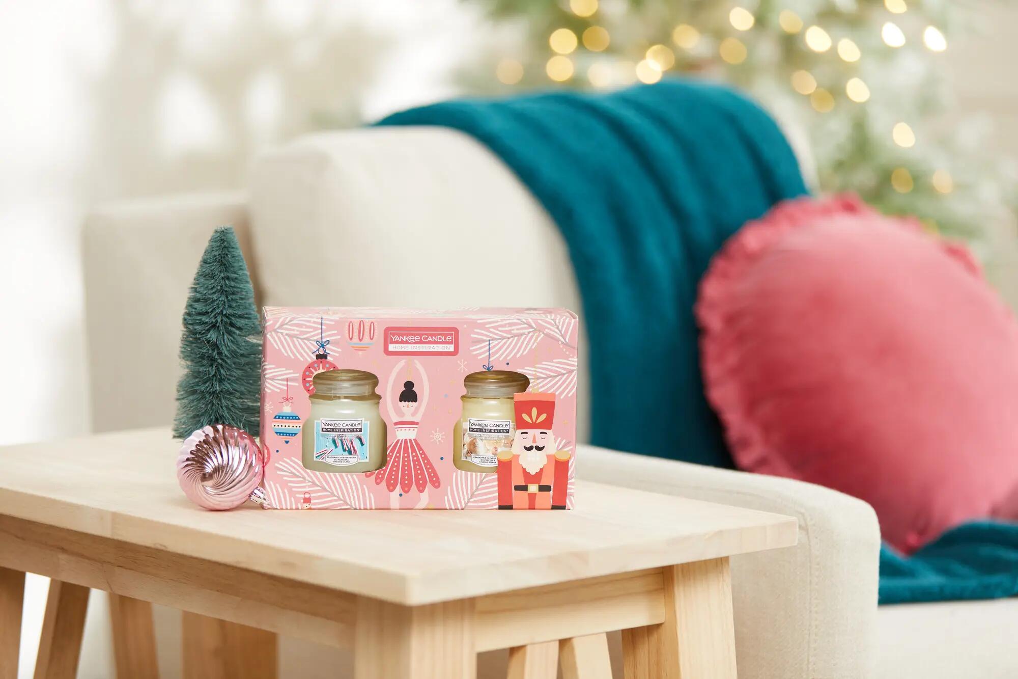 Candela profumata YANKEE CANDLE  essenza candy cane forest e glistening christmas  Ø 6.8 cm H 13.2 cm, 2 pezzi - 2