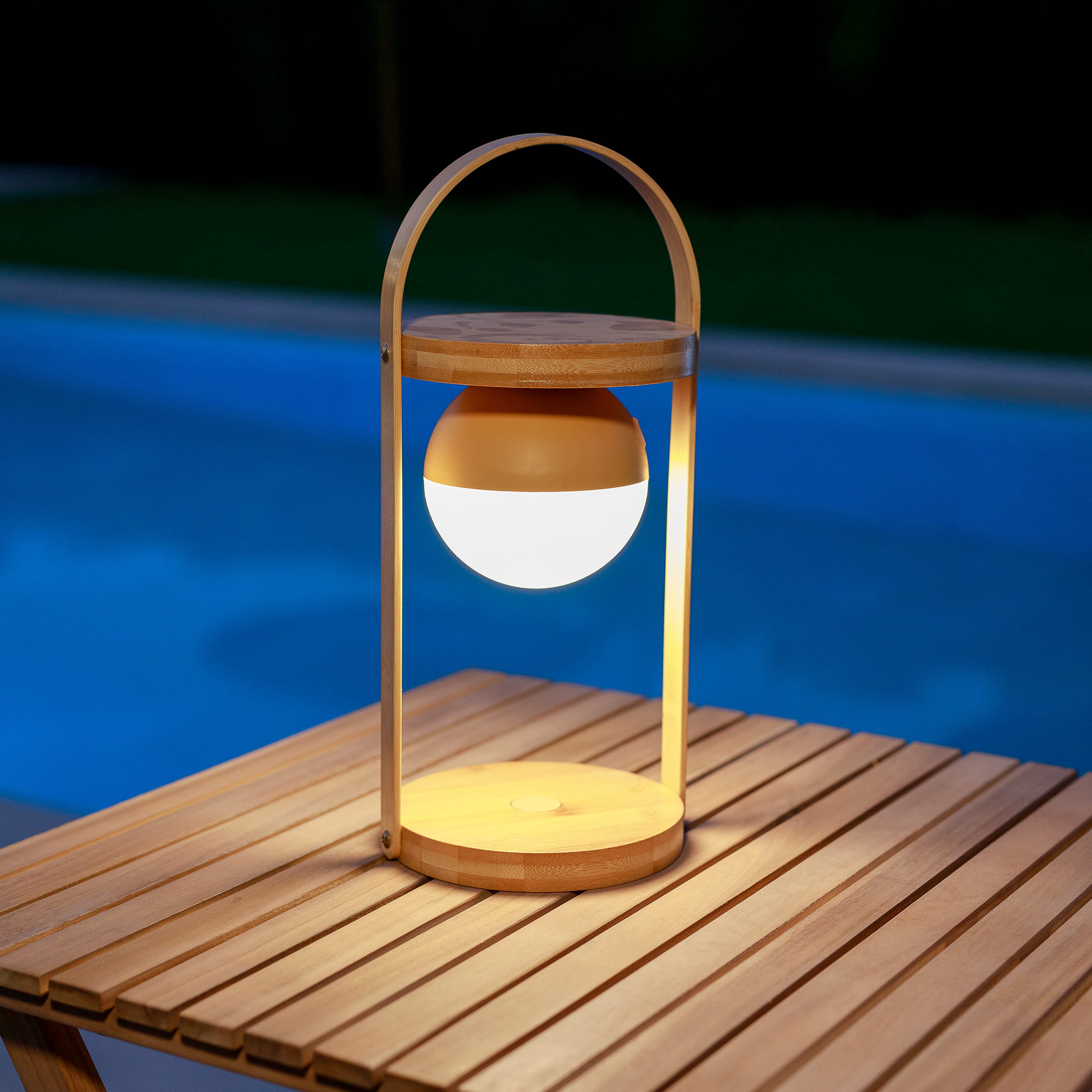 Lampe de Table scandinave modèle AJ MINI Acier inox poli. Edition neuve Lampe de Table scandinave modèle AJ MINI Acier inox poli. Edition neuve