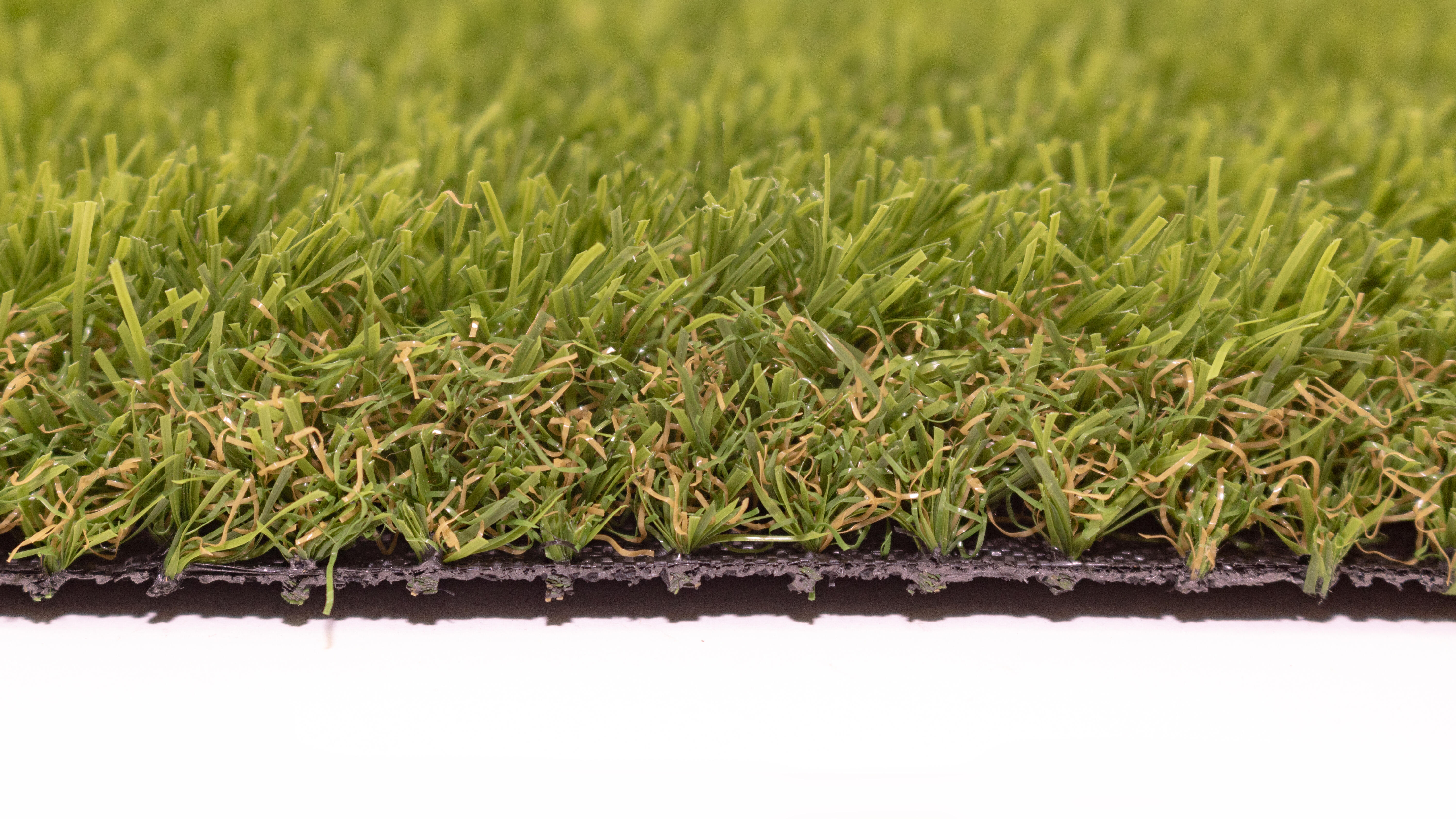 Rollo de césped artificial Laredo 2x5m 33 mm de altura de fibras y 27300 puntadas m² - 37