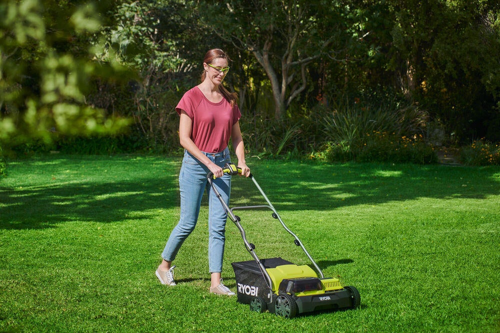 Scarificatore e arieggiatore a batteria RYOBI larghezza di lavoro 35 cm, batteria inclusa - 2