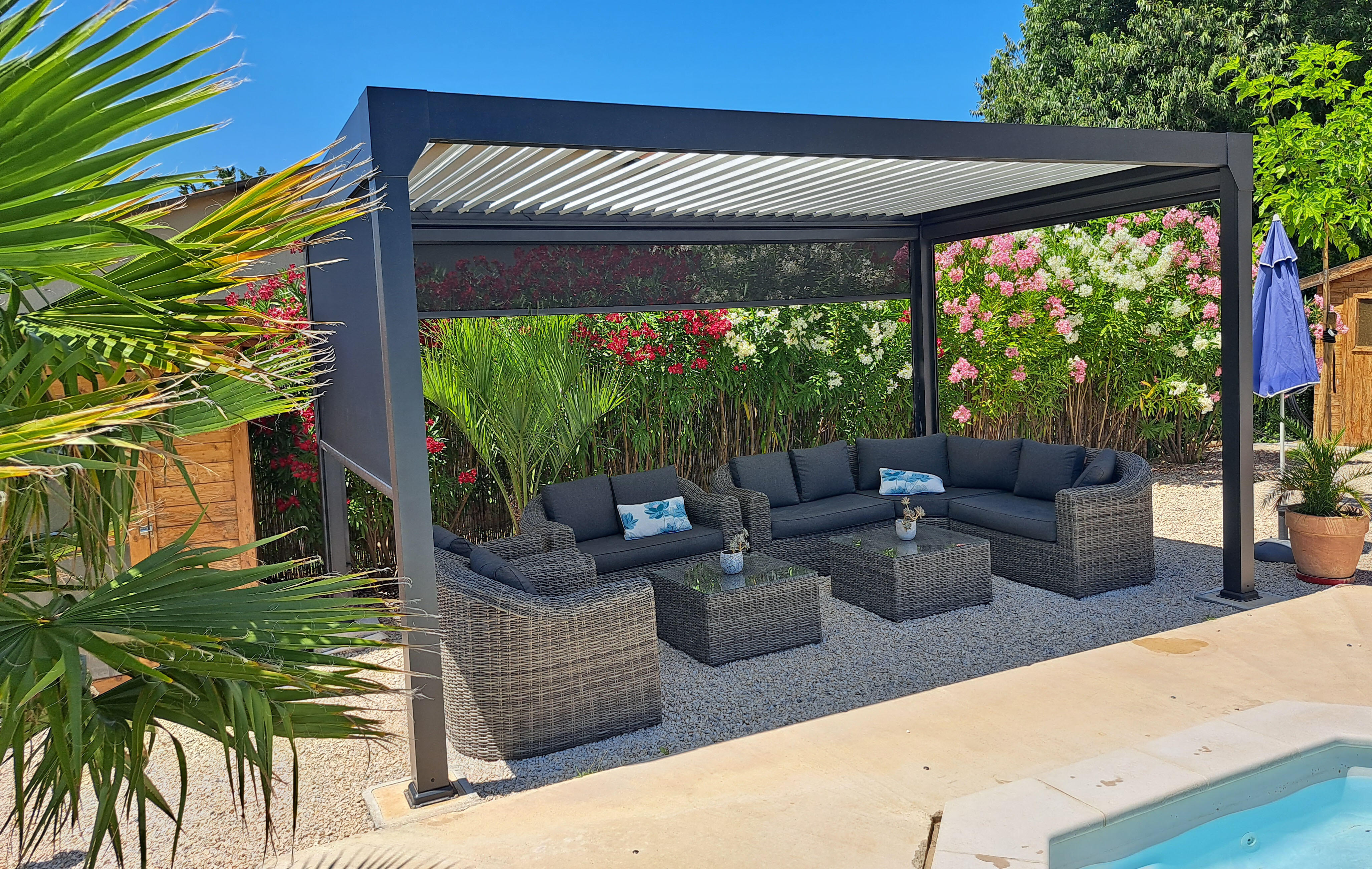 Pergola bioclimatique motorisée alu noir 2100 Ménéa 5x3 + led GREEN OUTSIDE - 2