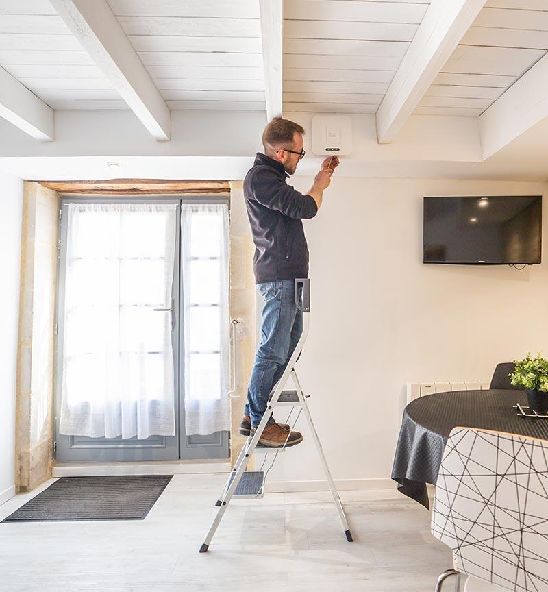 Escabeau marchepied 3 marches stable pratique pour petits travaux Hailo - 7