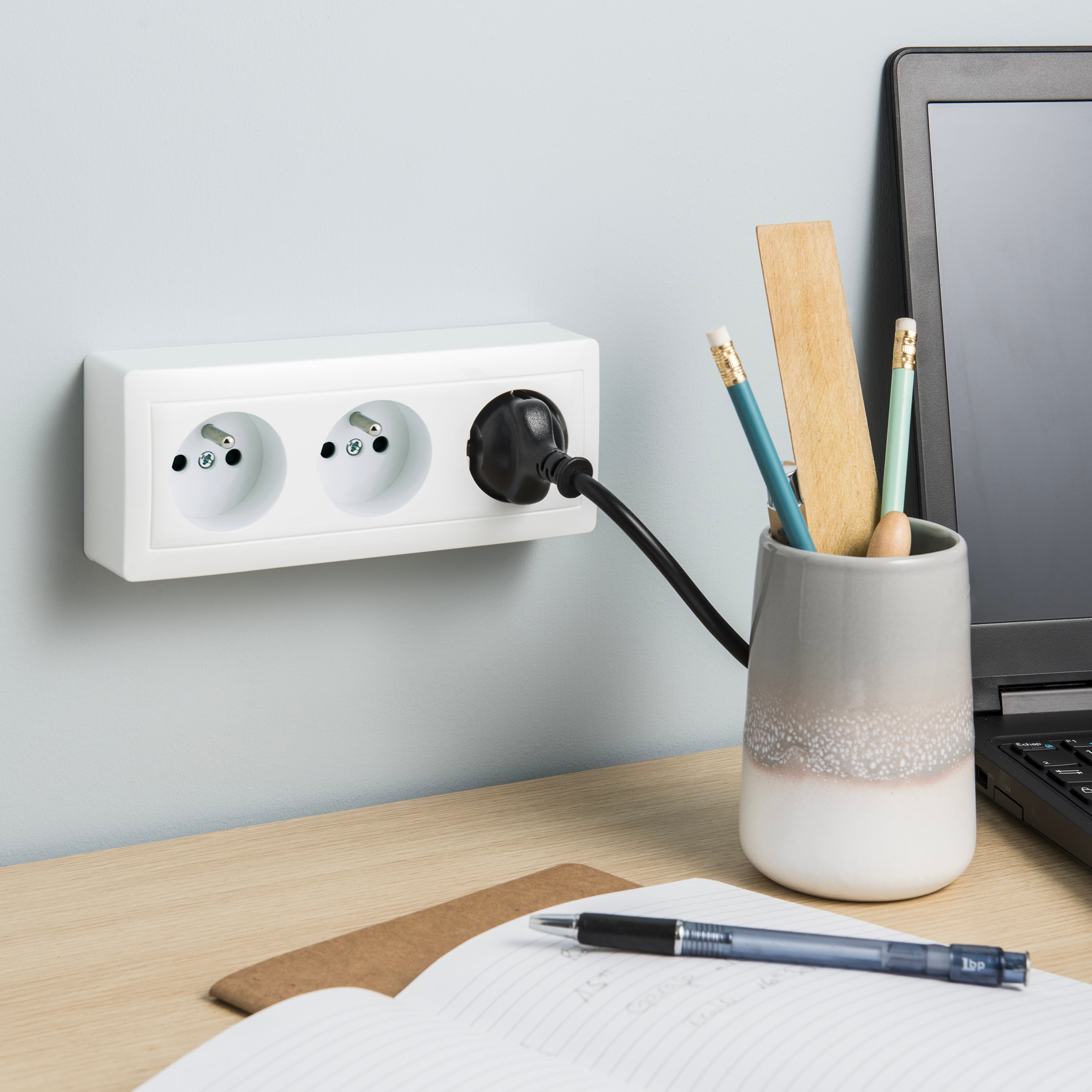 Triple prise avec terre complet Surface, pré-câblé, LEXMAN blanc - 6