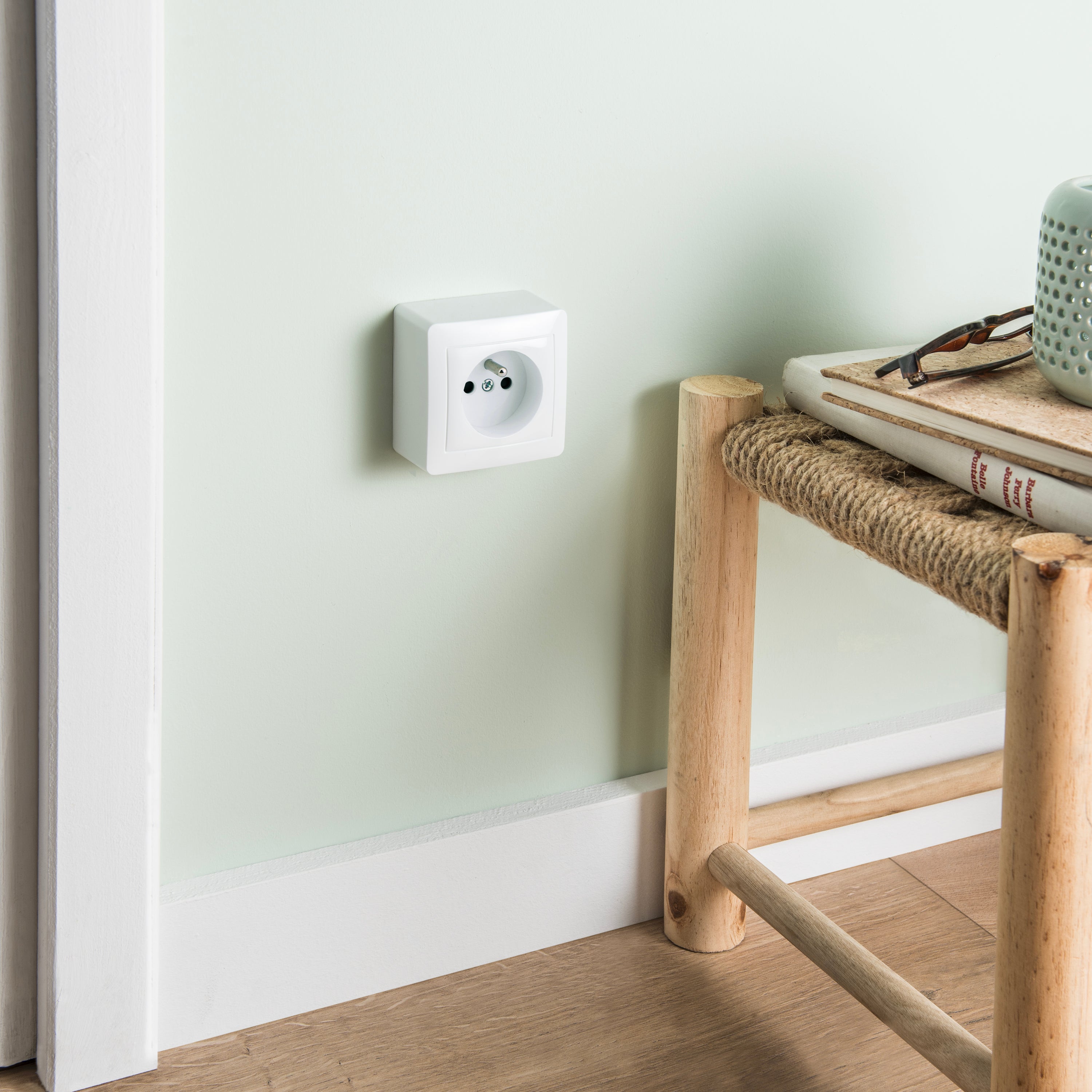 Prise avec terre saillie complet Surface, LEXMAN blanc - 7