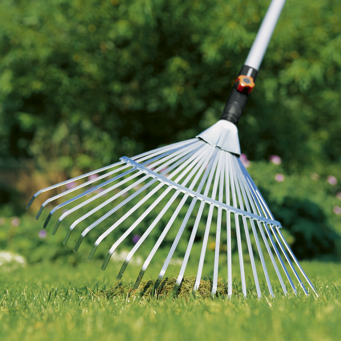 Balai à feuilles GARDENA Combisystem pour ramassage des feuilles et de la tonte. 