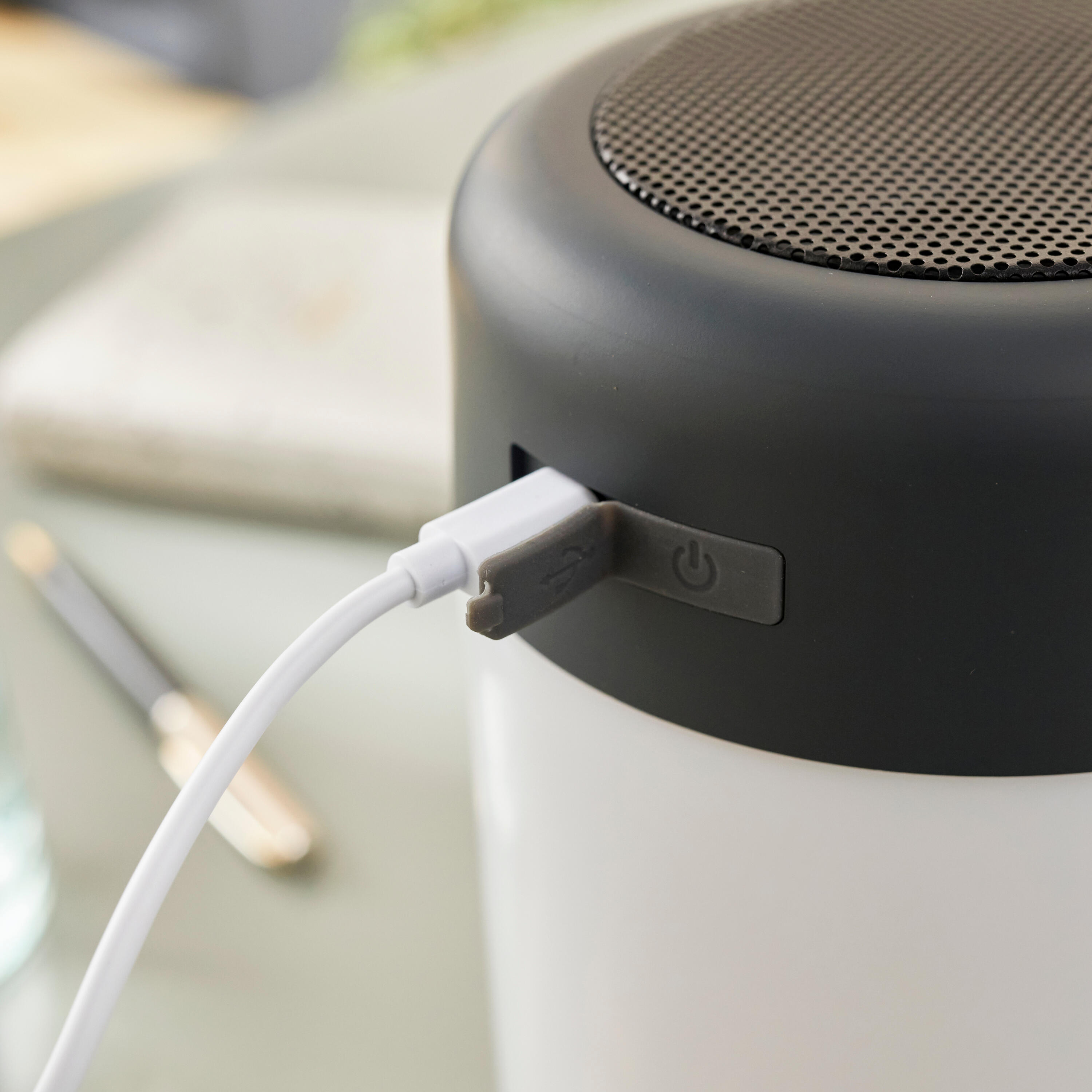 Lampe enceinte bluetooth, changement de couleurs, 300 Lumen, Lojo noir INSPIRE - 4