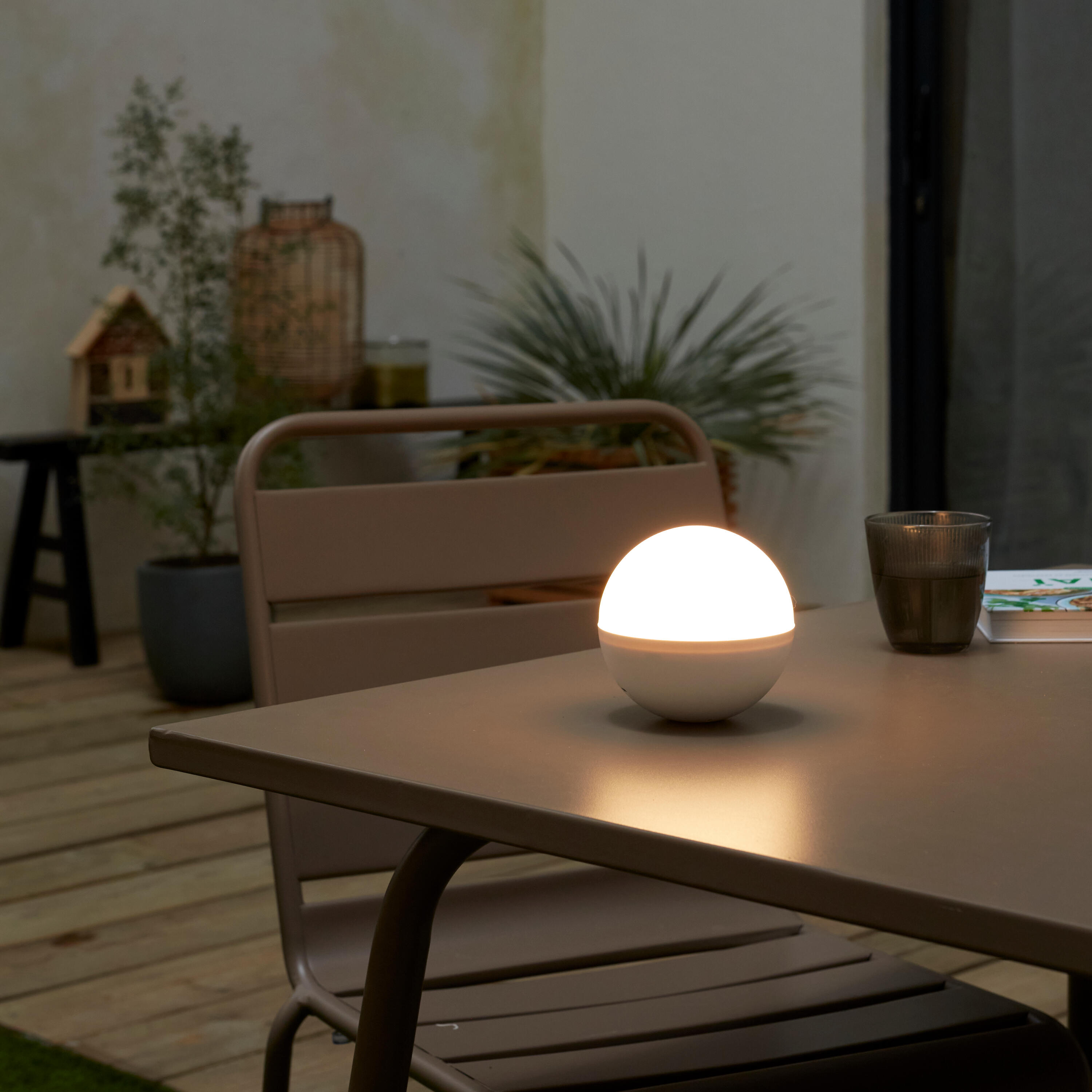 Boule lumineuse solaire et rechargeable, intensité variable, Caspe INSPIRE - 7