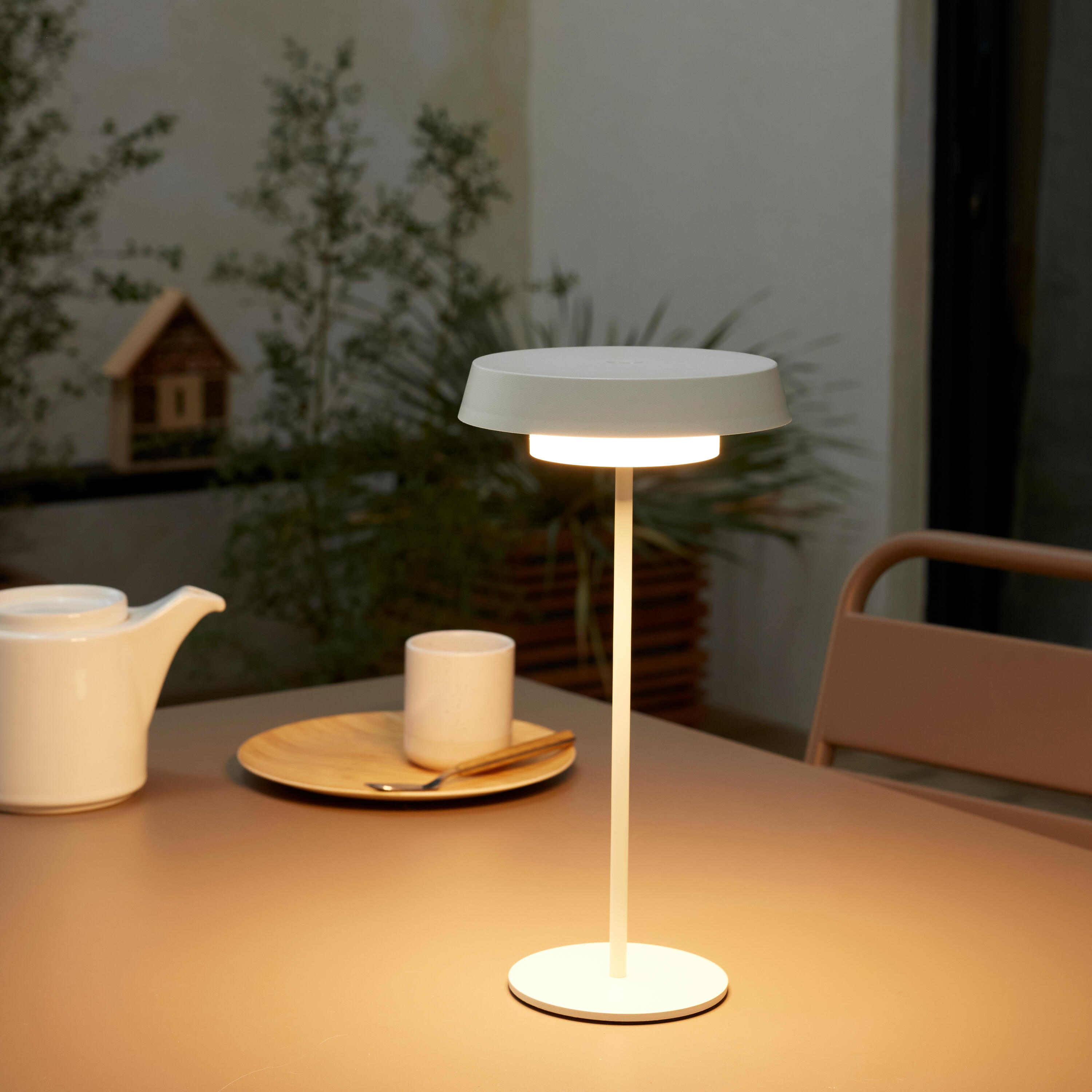 Lámpara exterior de mesa nina inspire intensidad regulable con usb blanco cálido