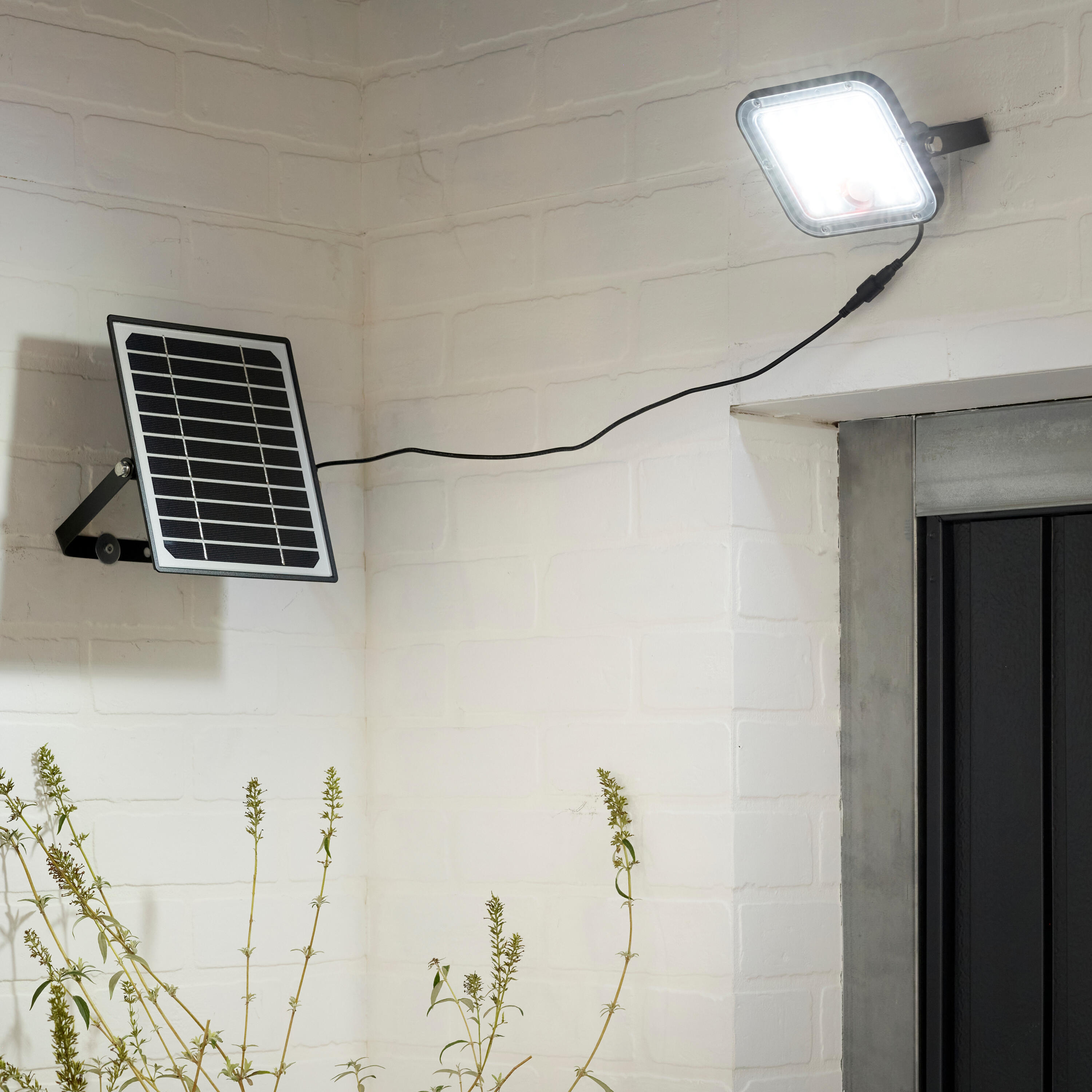 Projecteur extérieur solaire à détecteur 1600 Lumen Twice noir INSPIRE - 4