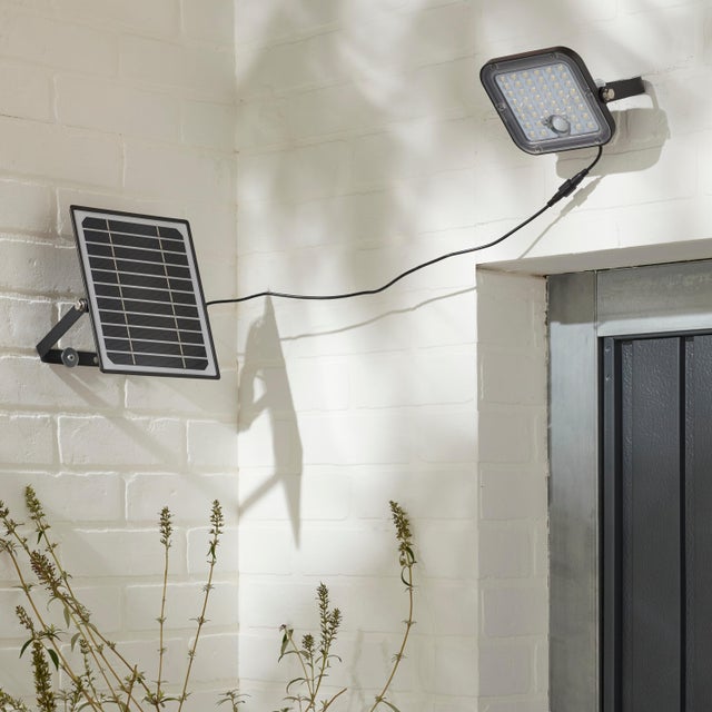 Proyector solar LED INSPIRE Twice 1600 lm IP65 con panel separado luz blanco frío sensor crepuscular y detector de movimiento