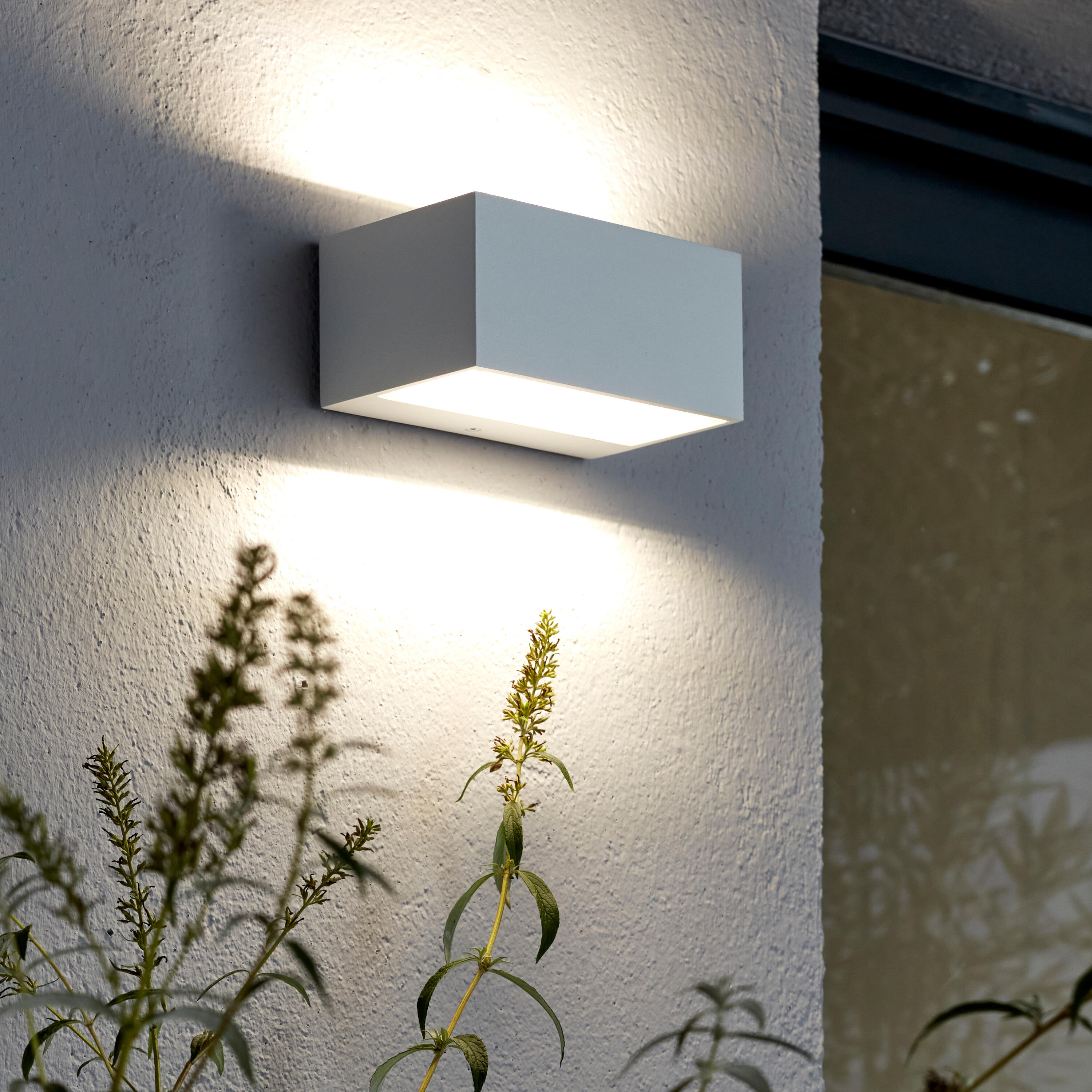 Luces de Exterior Inspire: Diseño y Confort para tus Espacios al Aire Libre