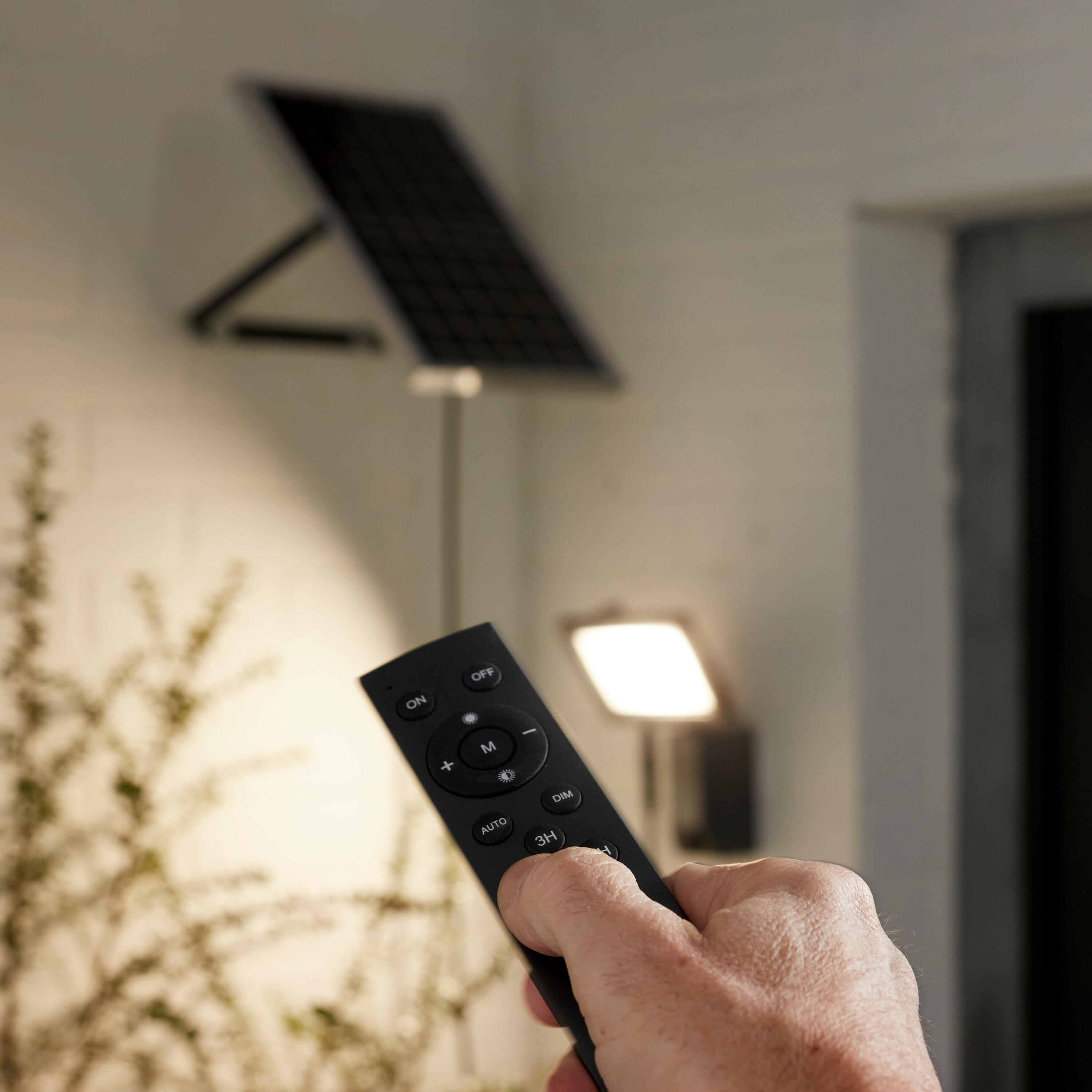 Proyector solar LED INSPIRE Yonkers 2000 lm de aluminio IP54 con panel separado luz blanco neutro sensor crepuscular y detector de movimiento - 2
