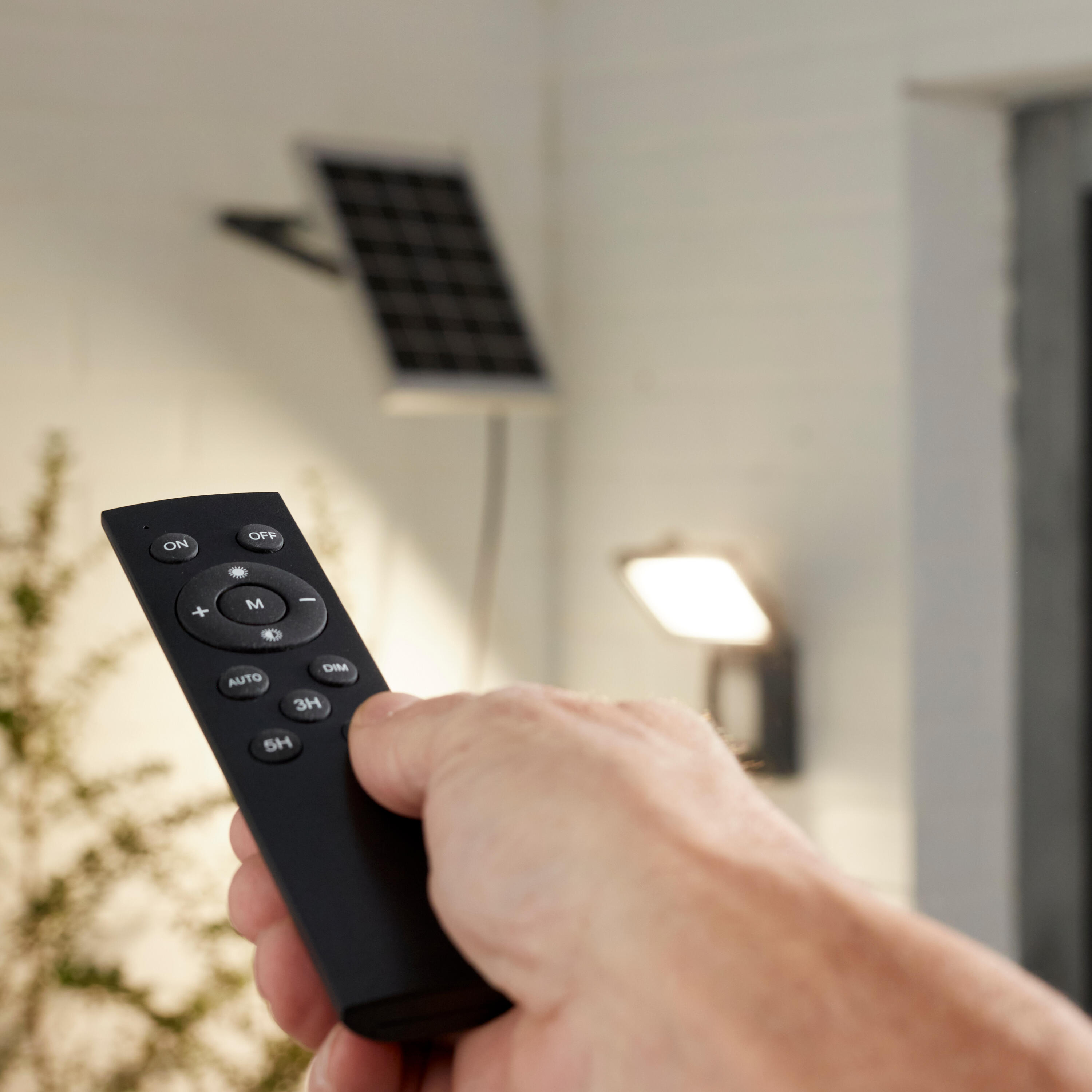 Projecteur extérieur solaire Yonkers,1000 Lumen, blanc neutre, noir INSPIRE - 4