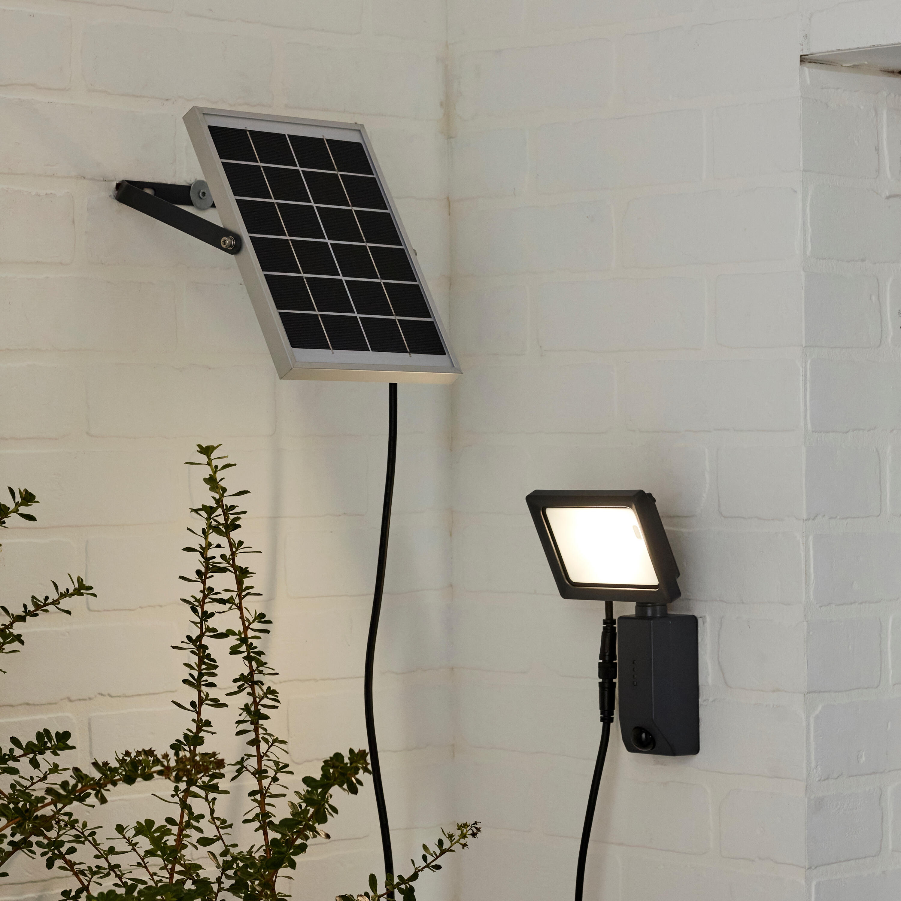 Projecteur extérieur solaire Yonkers,1000 Lumen, blanc neutre, noir INSPIRE - 3