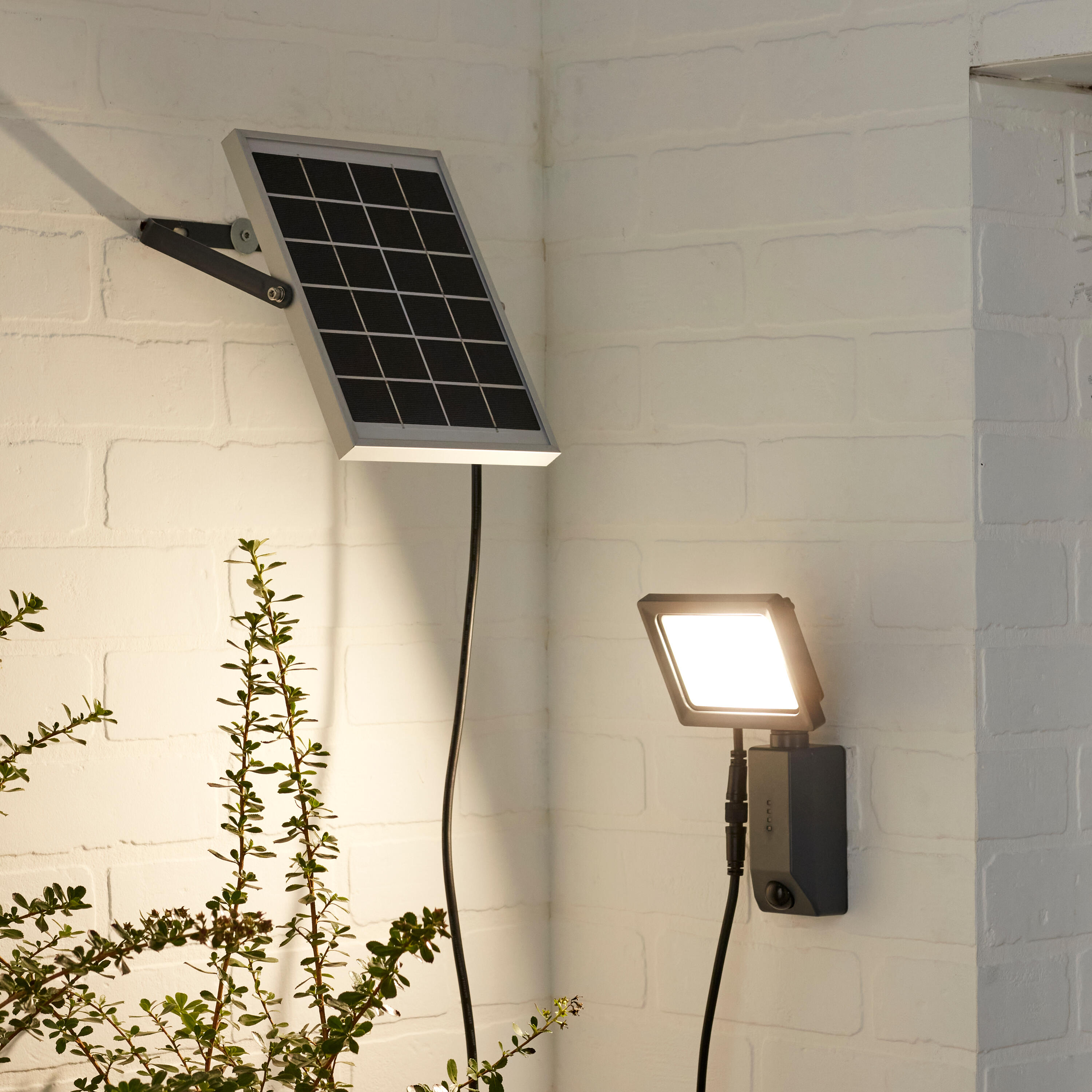 Projecteur extérieur solaire Yonkers,1000 Lumen, blanc neutre, noir INSPIRE - 2