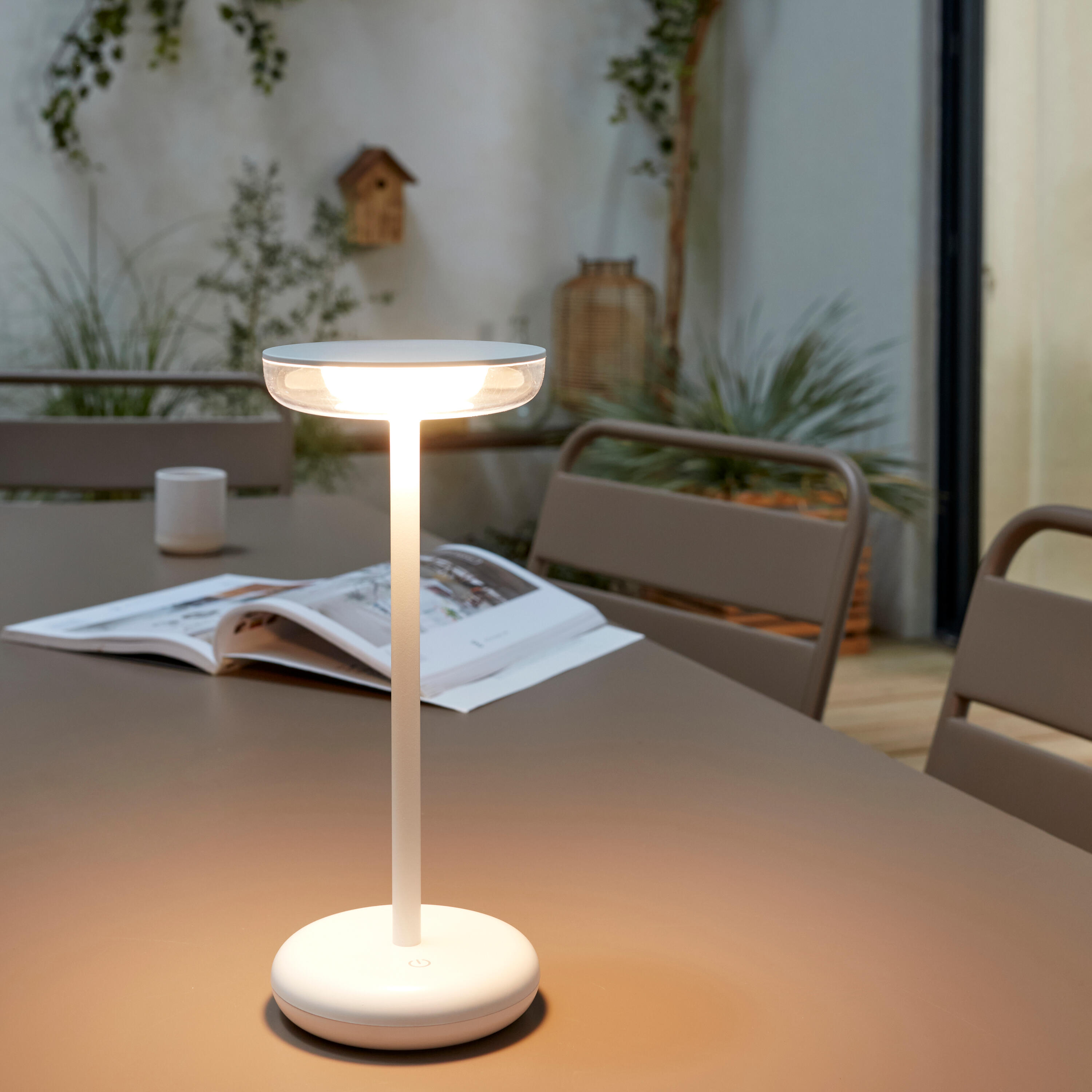 Lámpara de mesa LED Natalia INSPIRE con estructura blanca luz cálida 3000K de pilas - 2