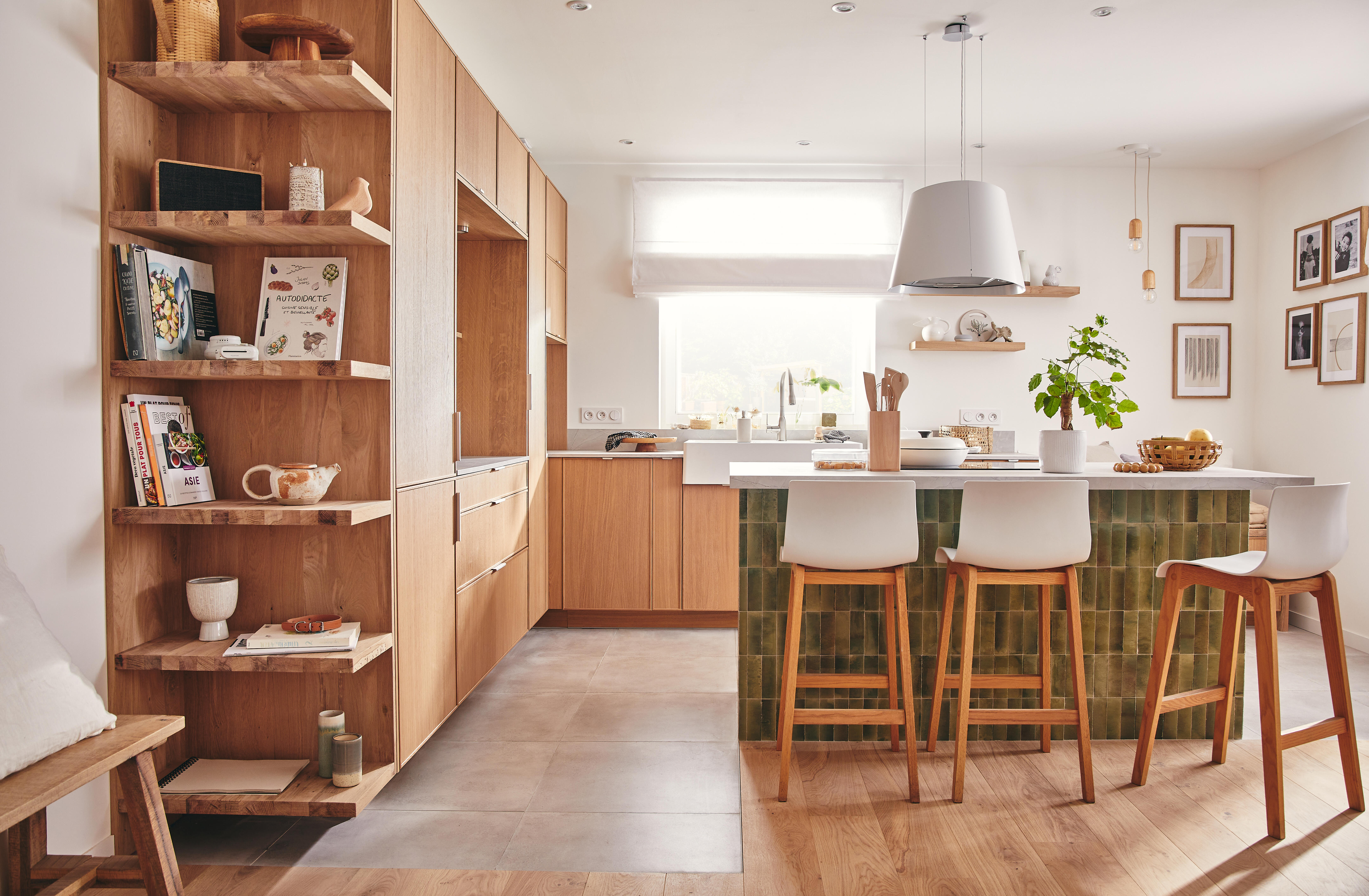 Aménager une cuisine en bois familiale ouverte sur la salle à manger ...