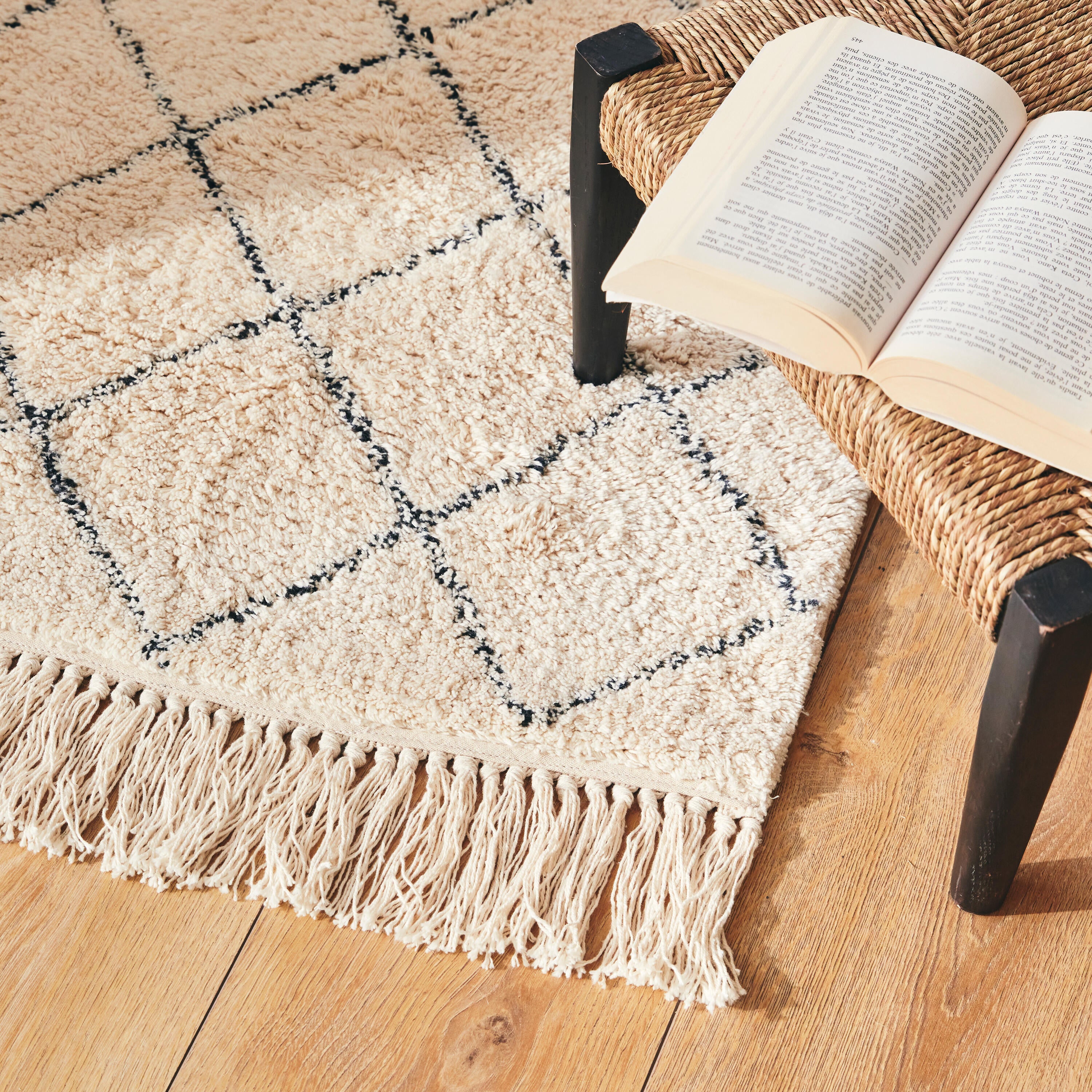 Alfombra pie de cama algodón Zaida 60x110cm pelo mediano INSPIRE geométrico blanco negro - 5