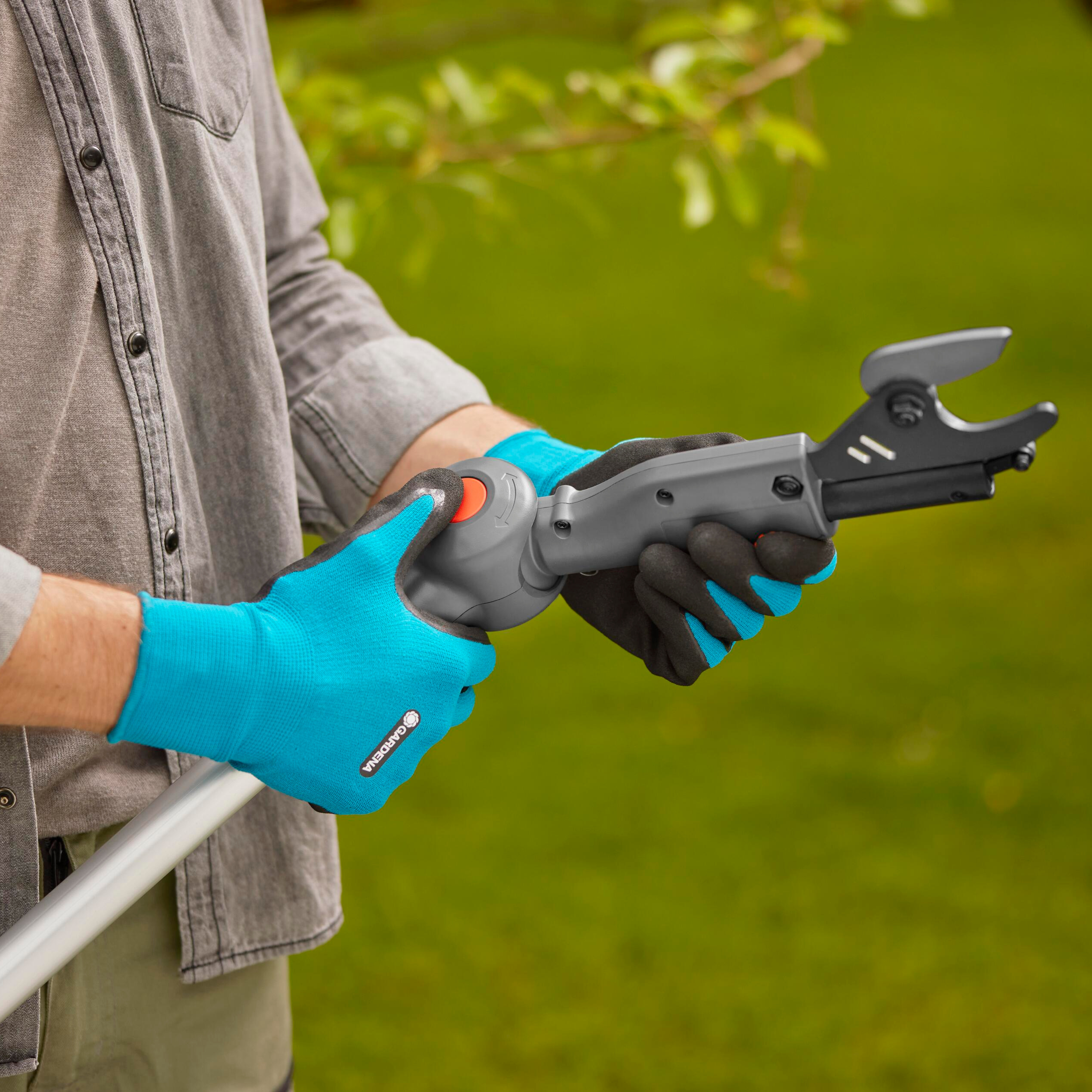 Coupe branches télescopique Gardena sur batterie - 1