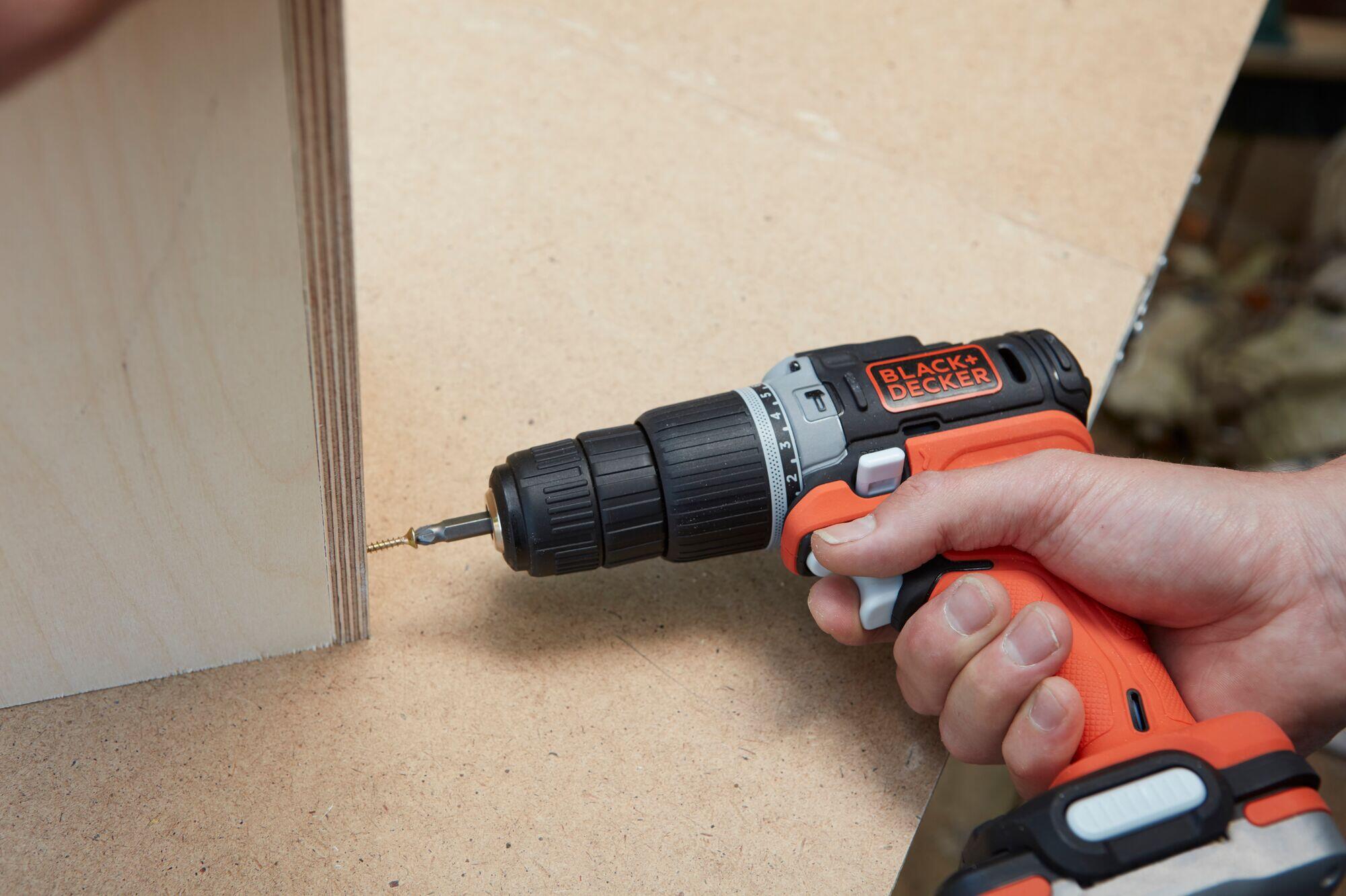 Taladro percutor a batería BLACK + DECKER 12V - 1 Batería de 12v 1.5ah, cable USB, bolsa de transporte y manual de instrucciones - BDCHD12S1-XJ - 5