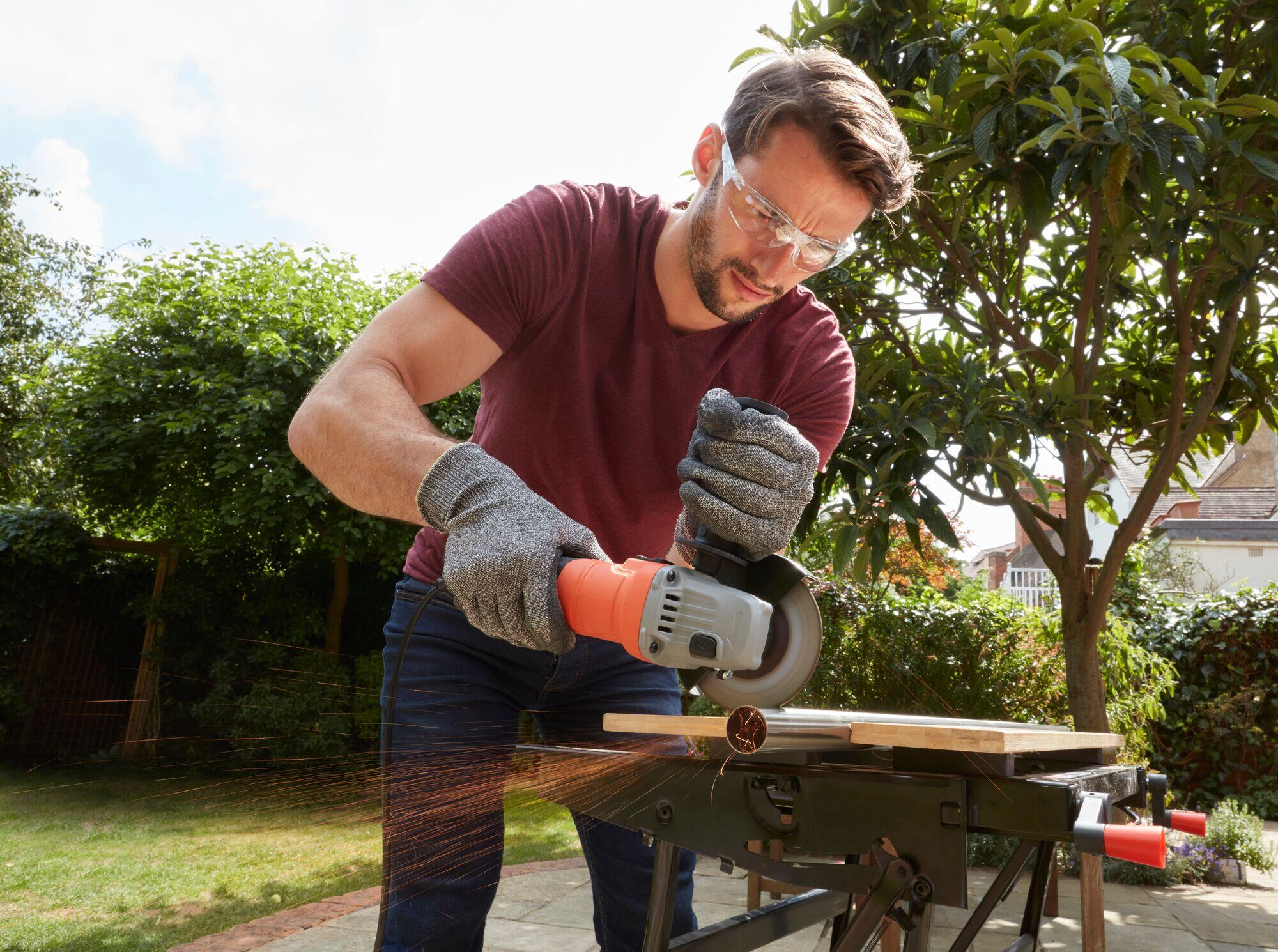 Rebarbadora com fio 760 W 115 mm Black+Decker - 4